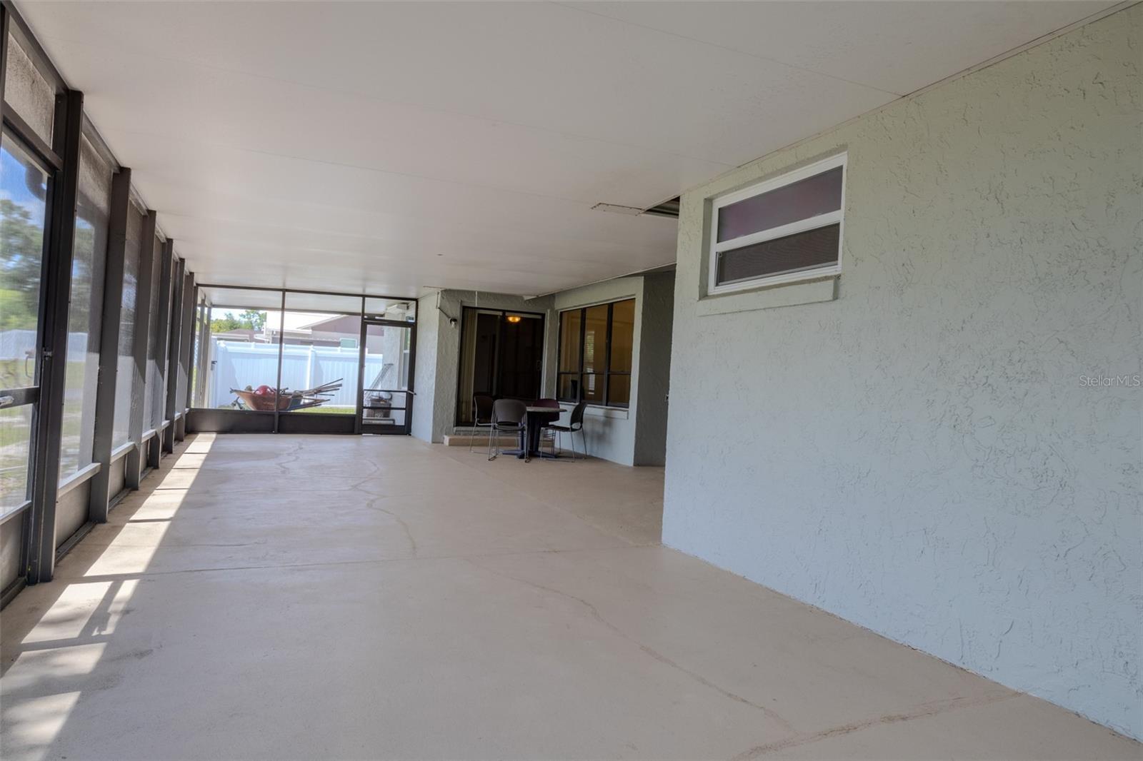 Screened porch/lanai