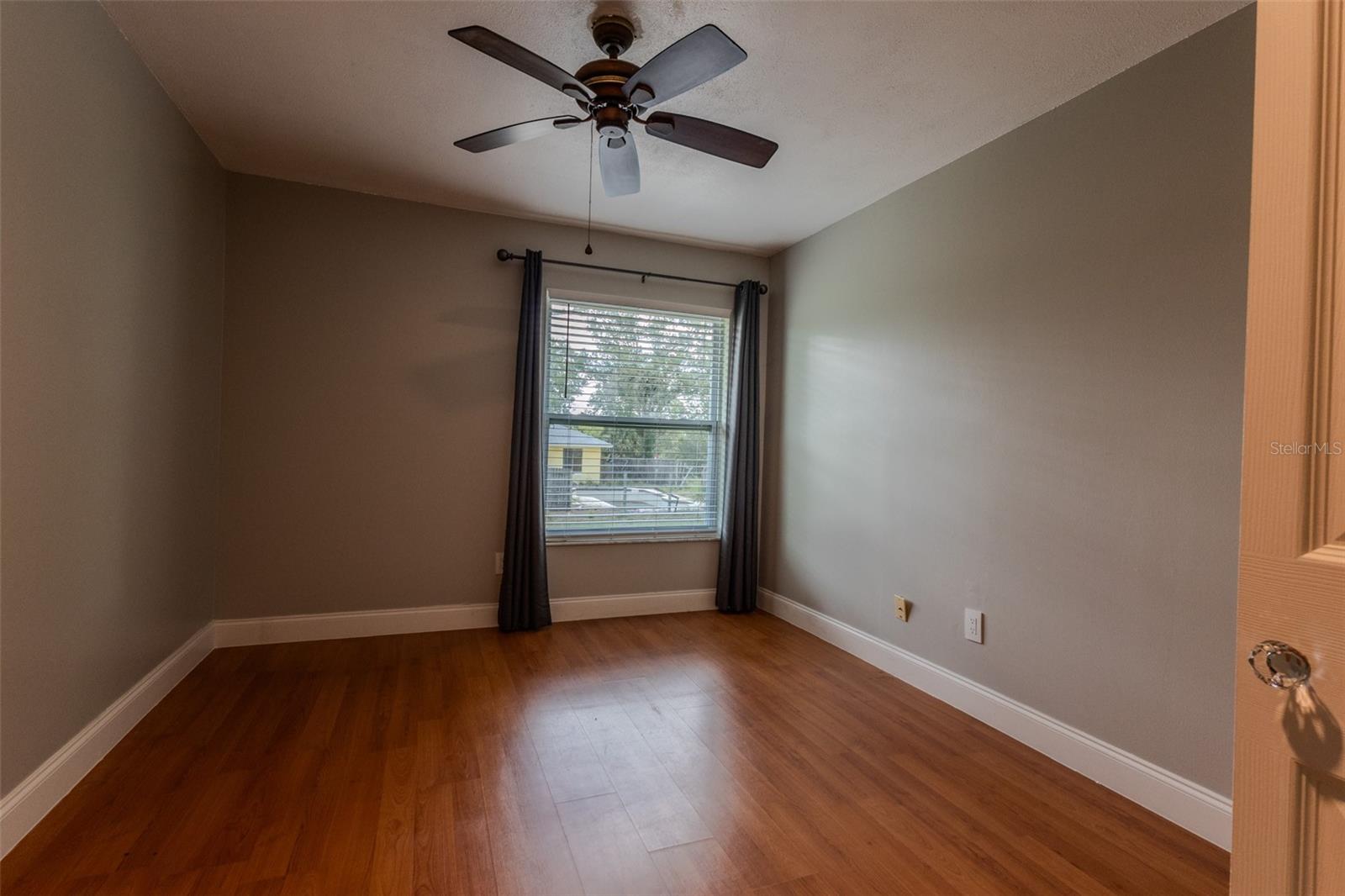 Split-side guest bedroom 3