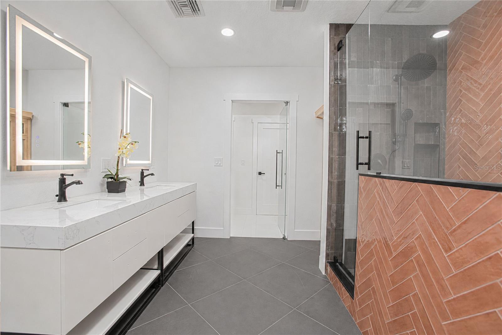 20 E DIVISION STREET, Winter Garden, FL 34787