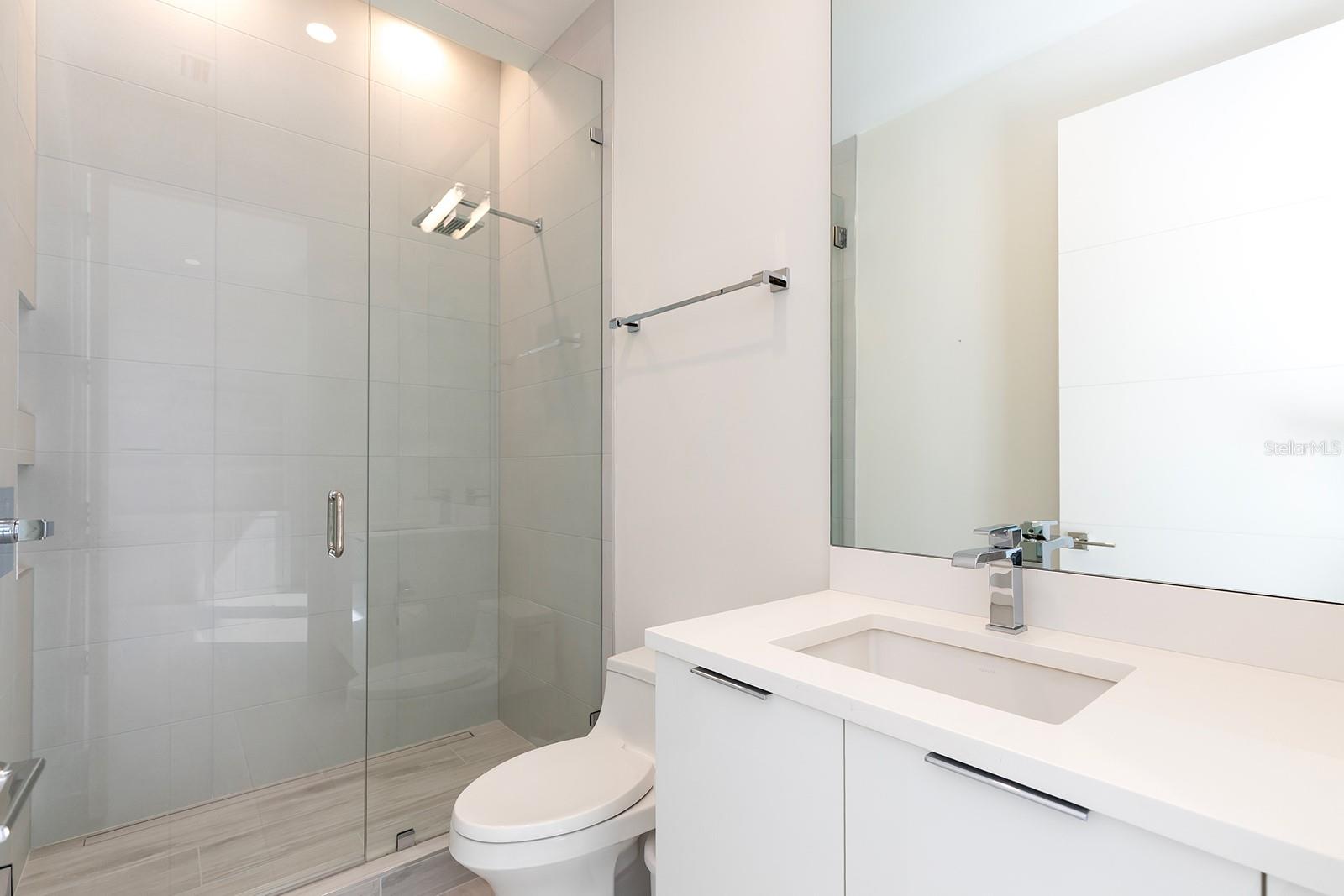 Bath 4 (Upstairs Ensuite)