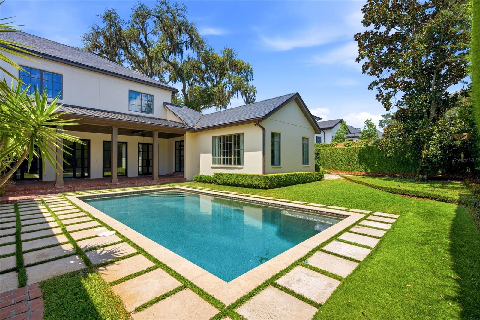 pool & yard