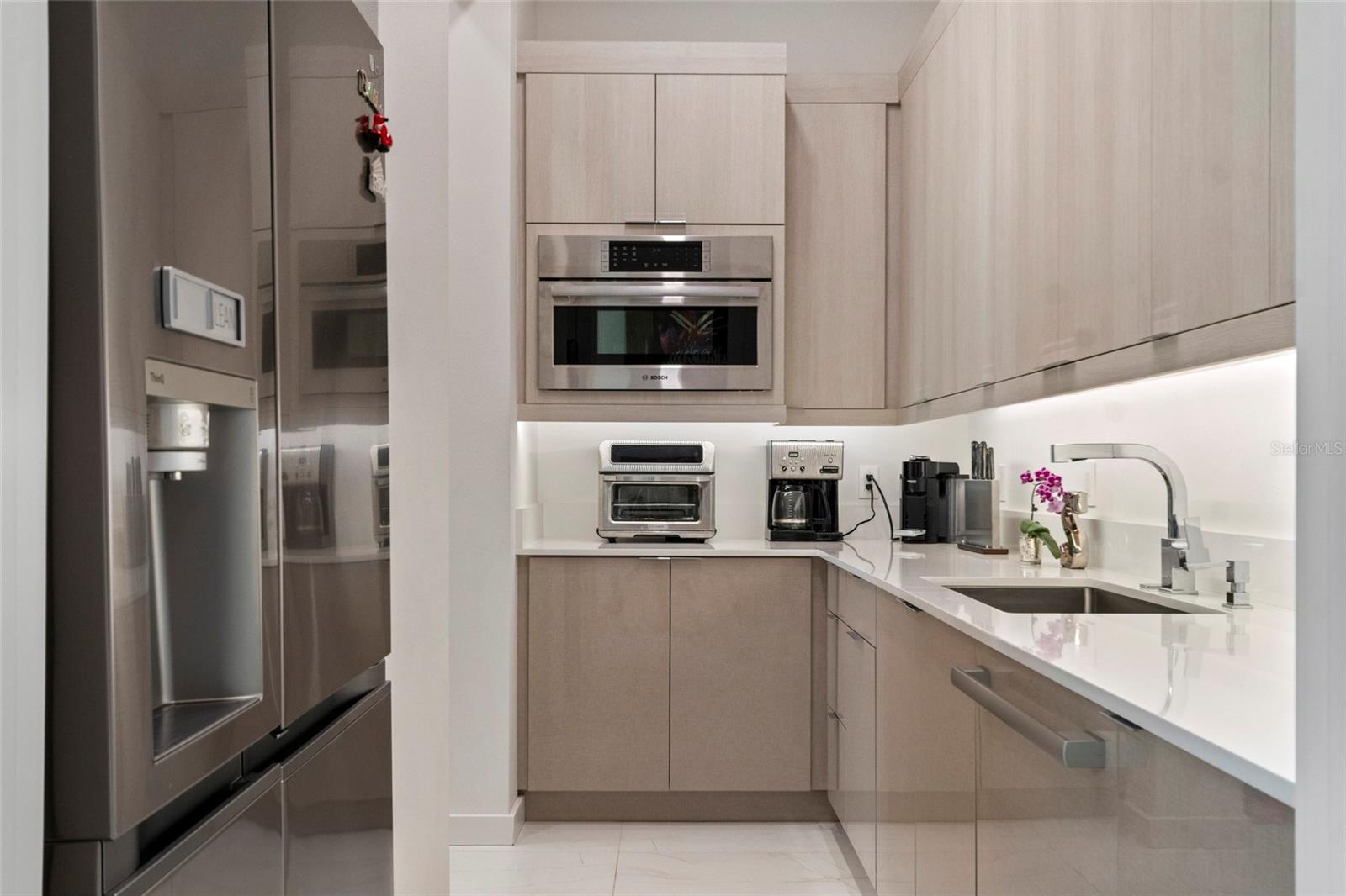 BACK KITCHEN