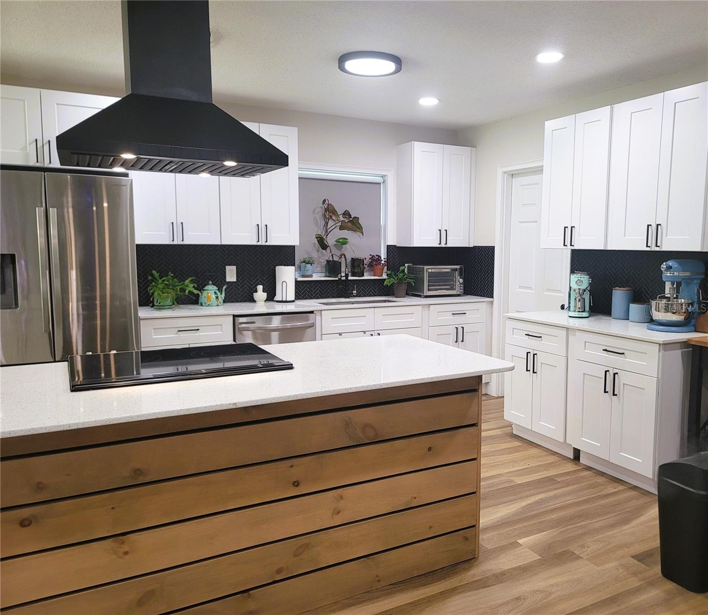 LOTS and lots of cabinets and counter space! Do you LOVE this cooktop area?