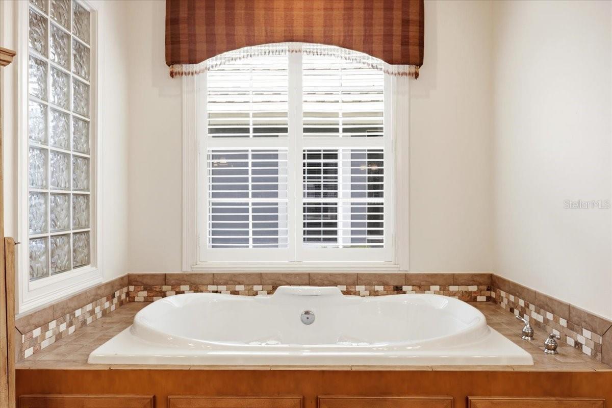 6124 FOXFIELD COURT, Windermere, FL 34786