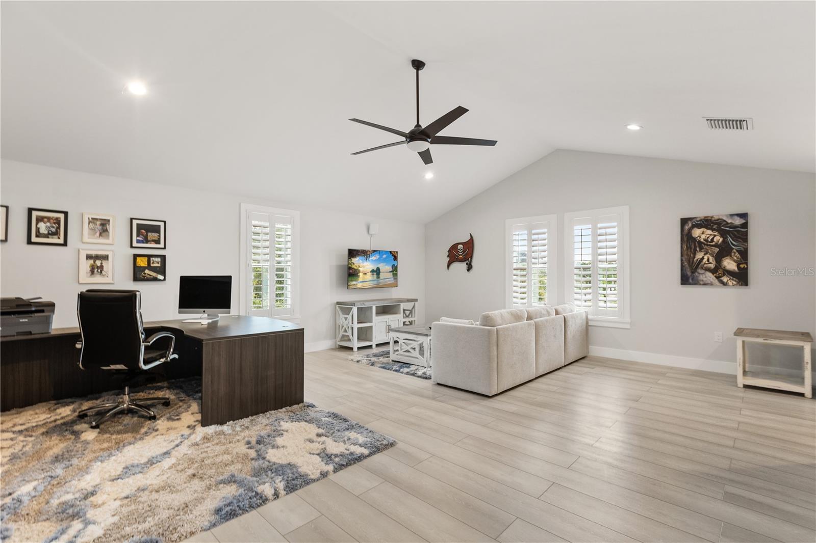 FLEXIBLE STUDIO-STYLE LAYOUTThe open studio-style layout provides substantial space to create distinct living, sleeping and work areas while maintaining one bright, flexible interior.