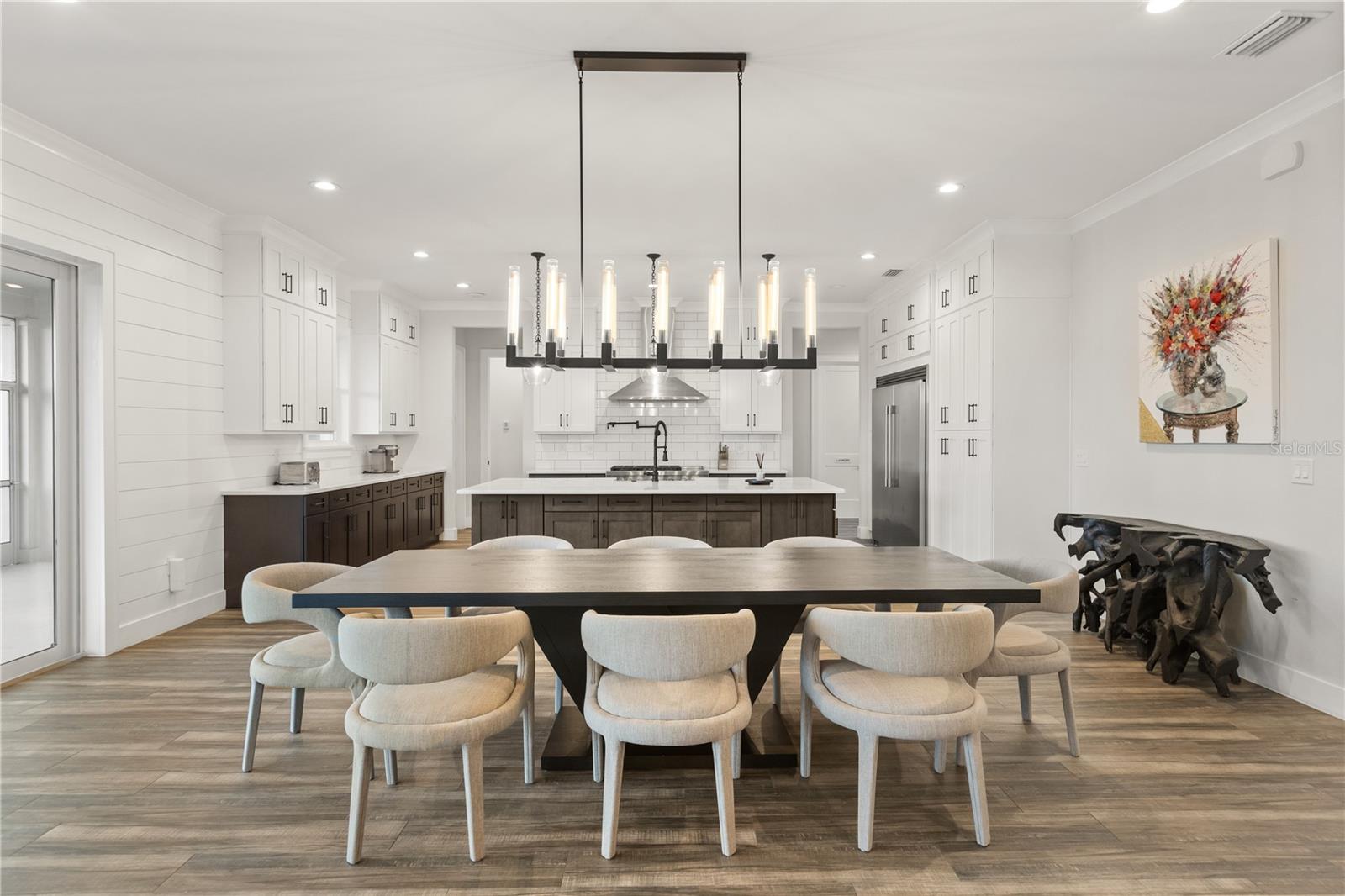 OPEN-CONCEPT DININGA generous dining area sits directly off the gourmet kitchen, creating an easy flow for everyday meals and larger gatherings, with the oversized center island and abundant cabinetry just beyond.