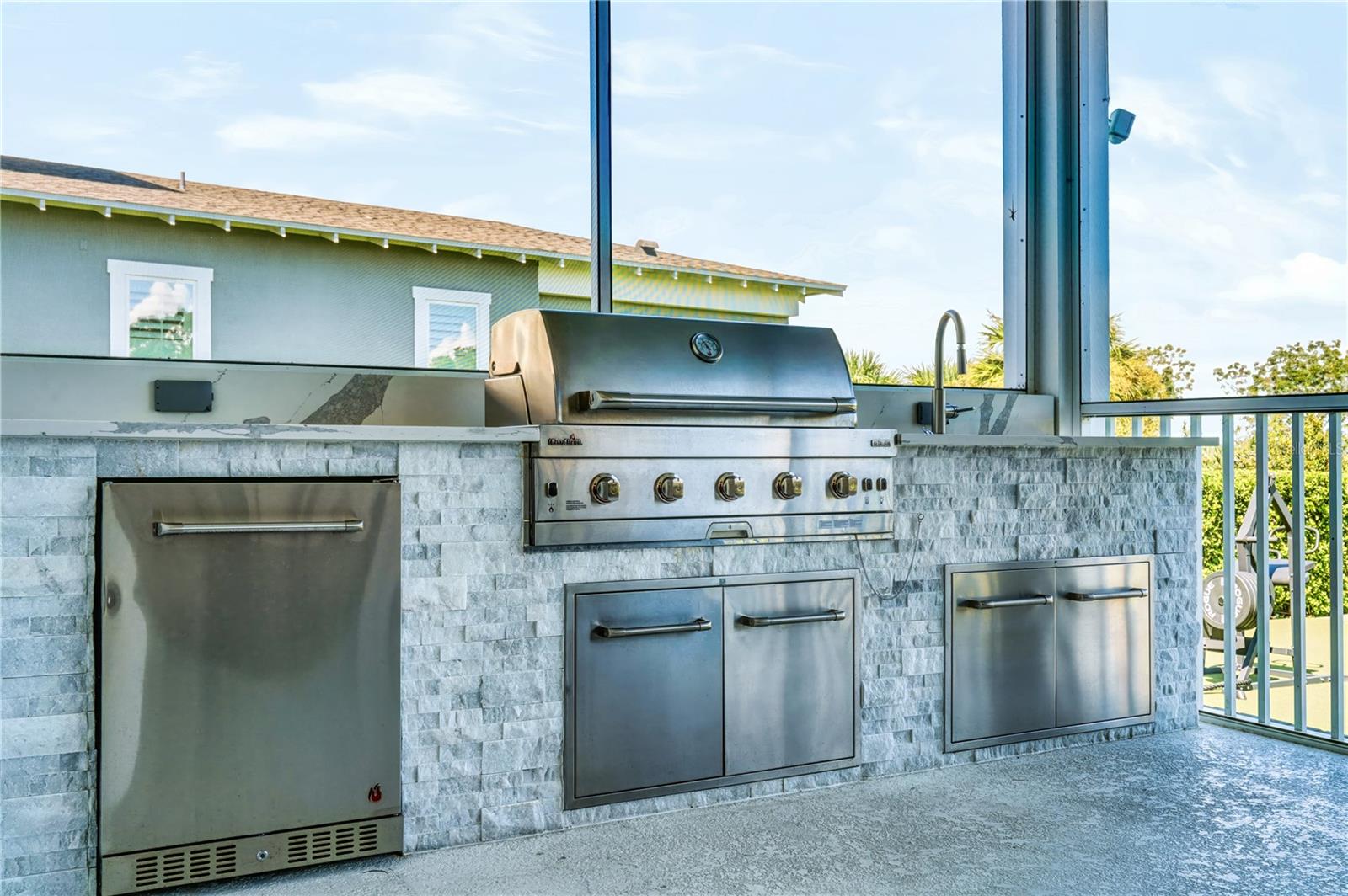 OUTDOOR KITCHENThe screened porch features a built-in outdoor kitchen with stainless grill, sink, under-counter refrigeration and generous storagedesigned for easy al fresco dining and year-round entertaining.