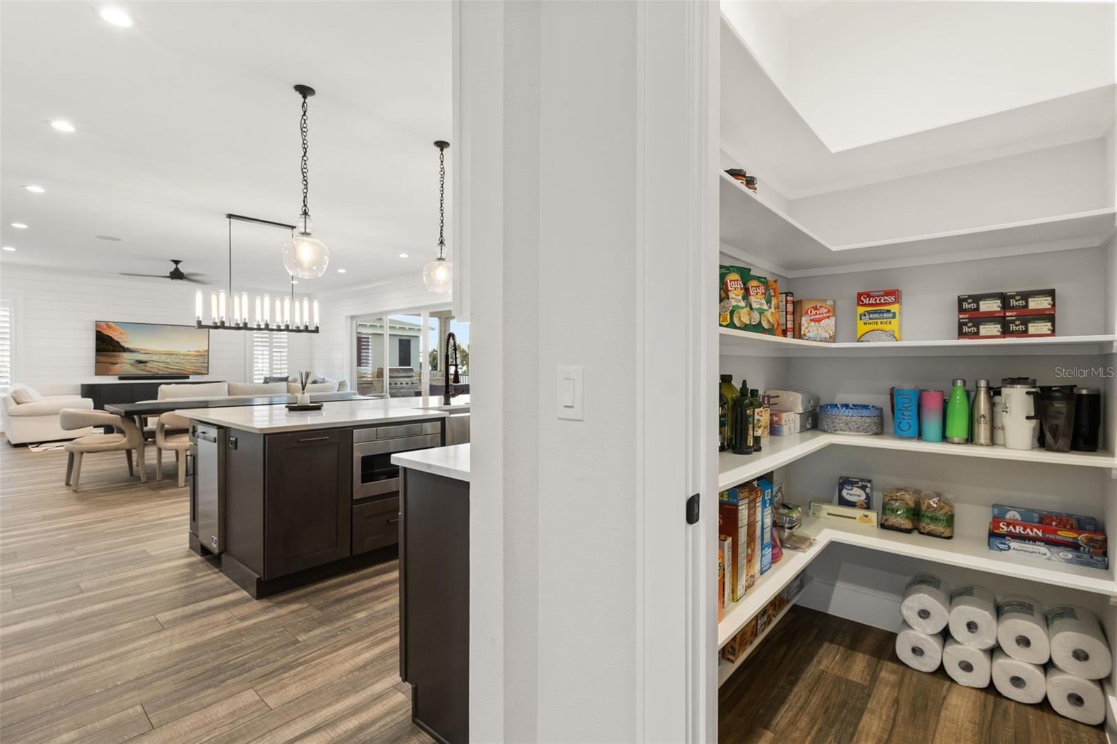 WALK-IN PANTRYA walk-in pantry just off the kitchen provides generous wraparound shelving and sits along the transition to the mudroom and adjacent laundry room.