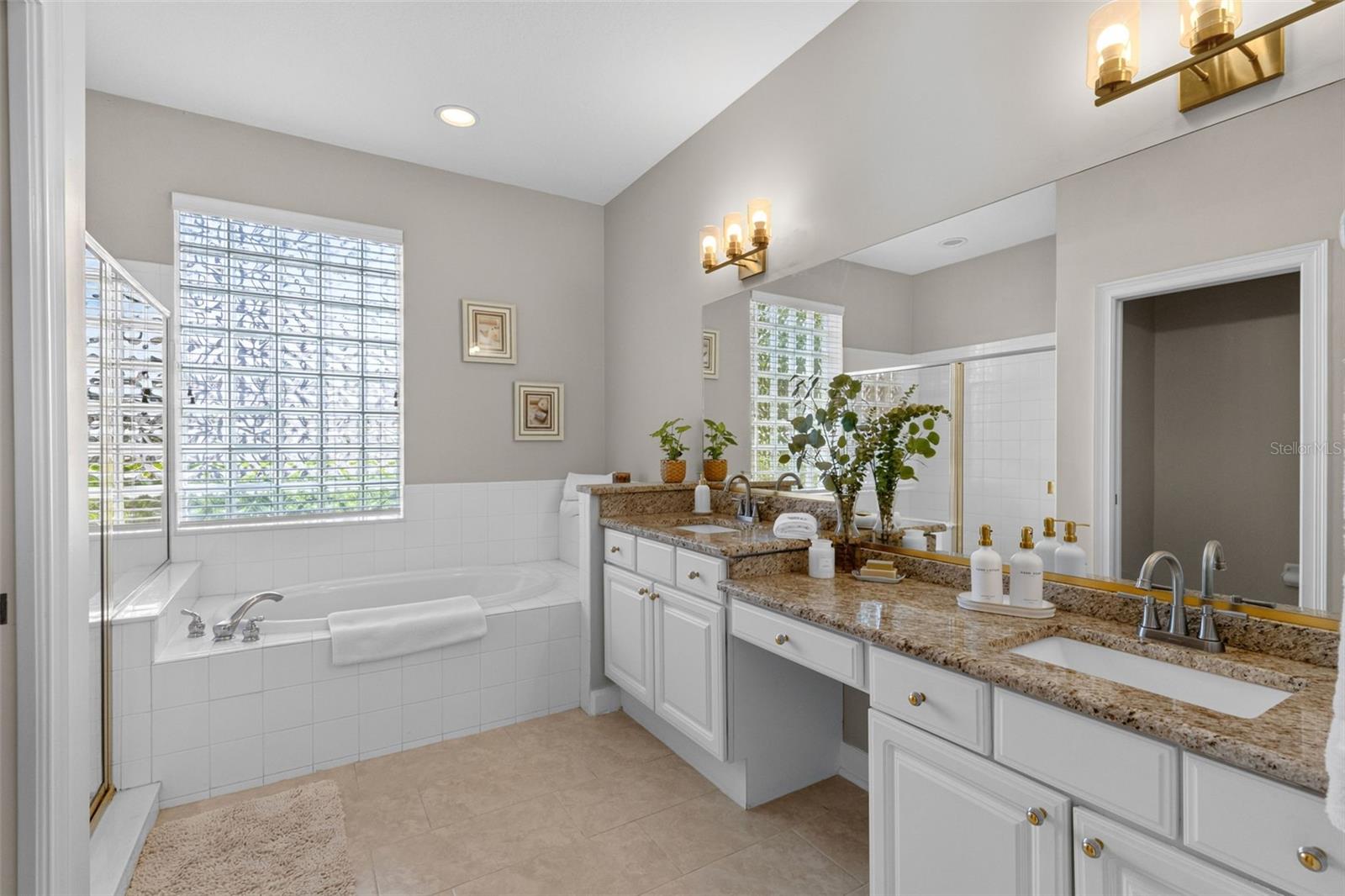 8052 LAUREL RIDGE DRIVE, Mount Dora, FL 32757
