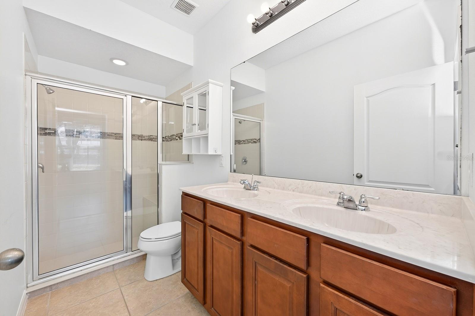 Primary en-suite bath.