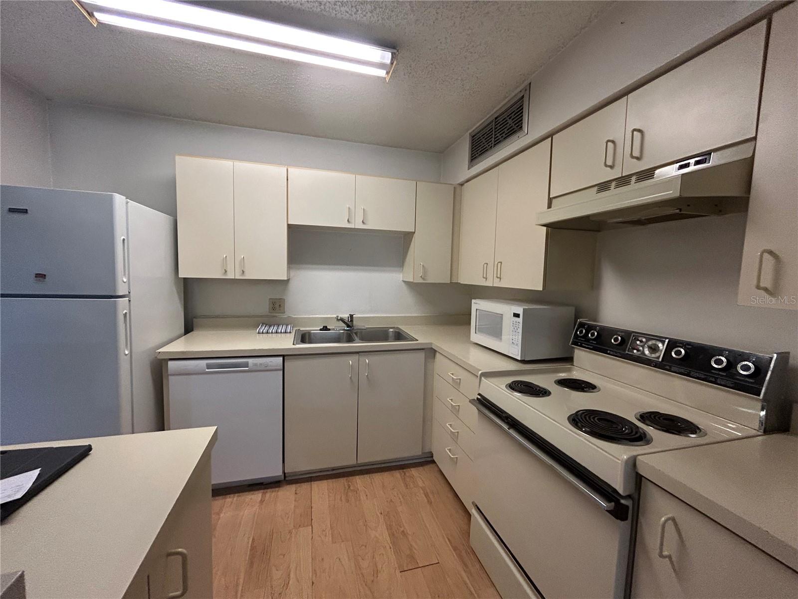 380 LAKEPOINTE DRIVE, #202, Altamonte Springs, FL 32701