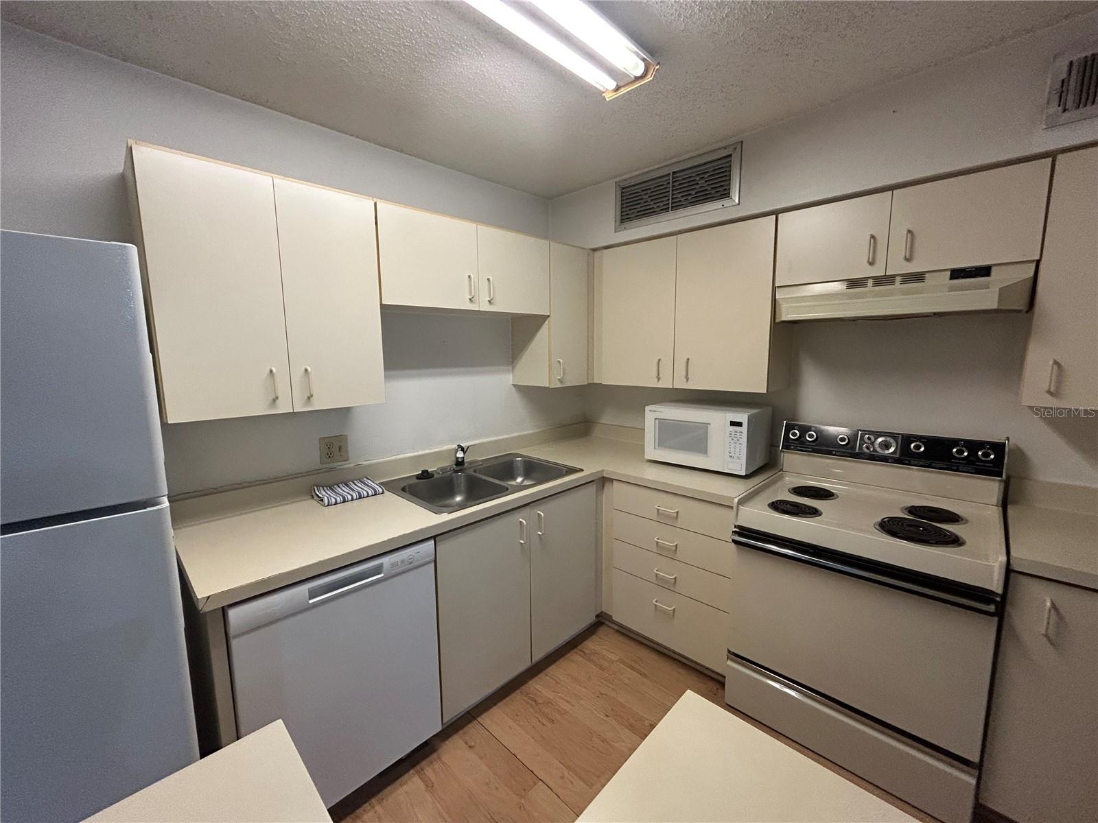 380 LAKEPOINTE DRIVE, #202, Altamonte Springs, FL 32701