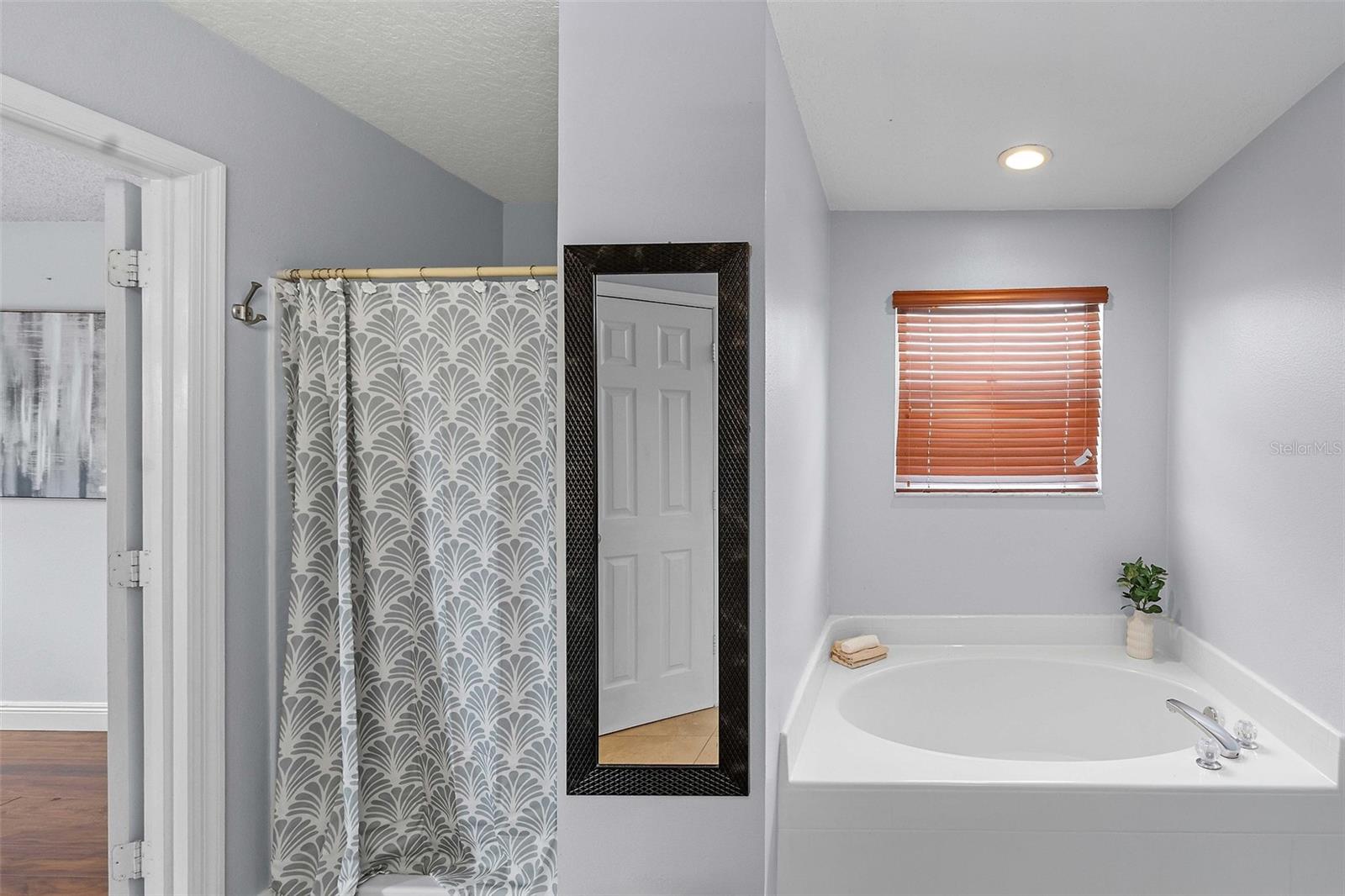 1424 AGUACATE COURT, Orlando, FL 32837