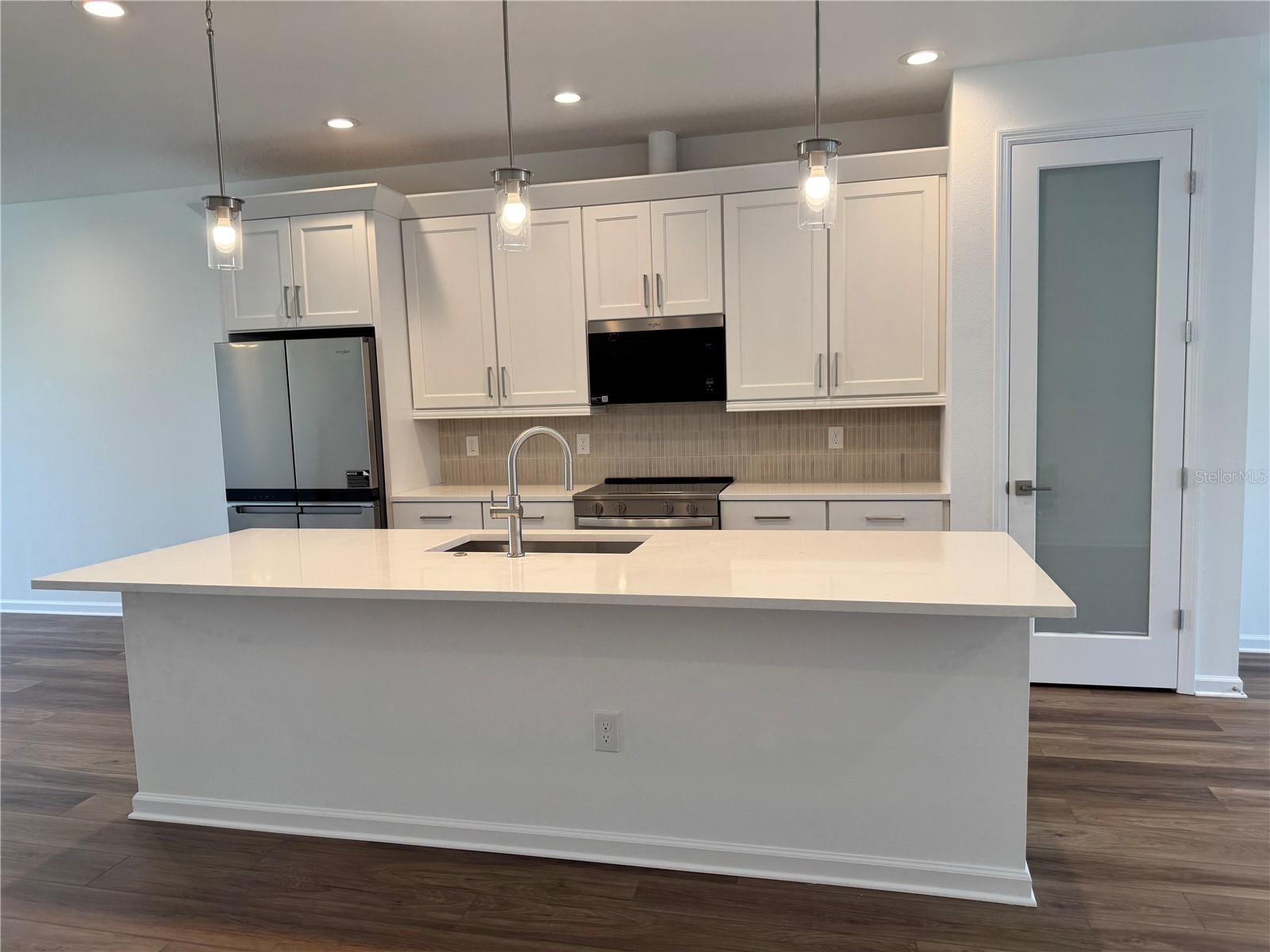 Oversized kitchen island Oversized kitchen island