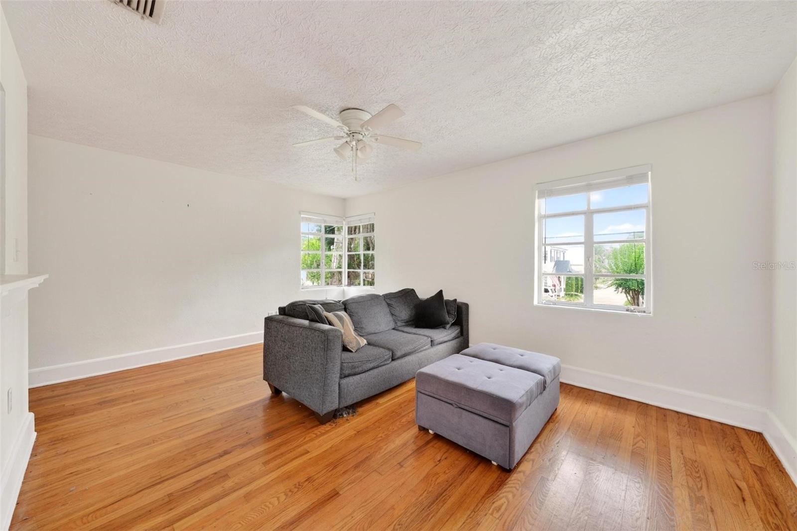 2nd floor-Living room