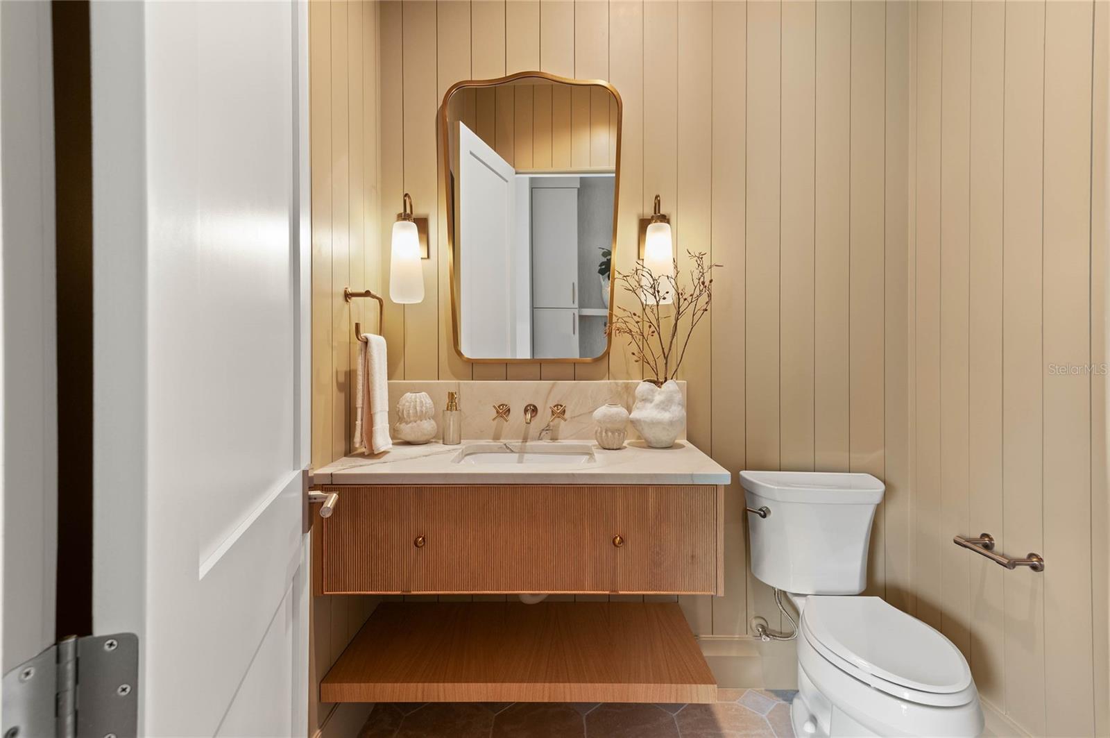POOL BATH / POWDER ROOM