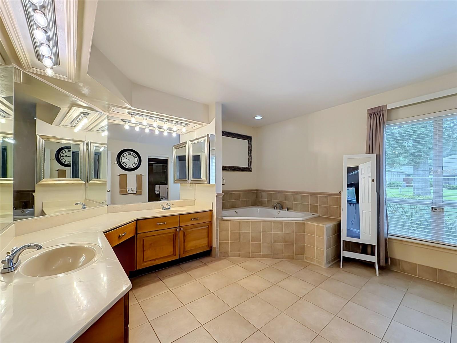 5427 SAGO PALM COURT, Orlando, FL 32819
