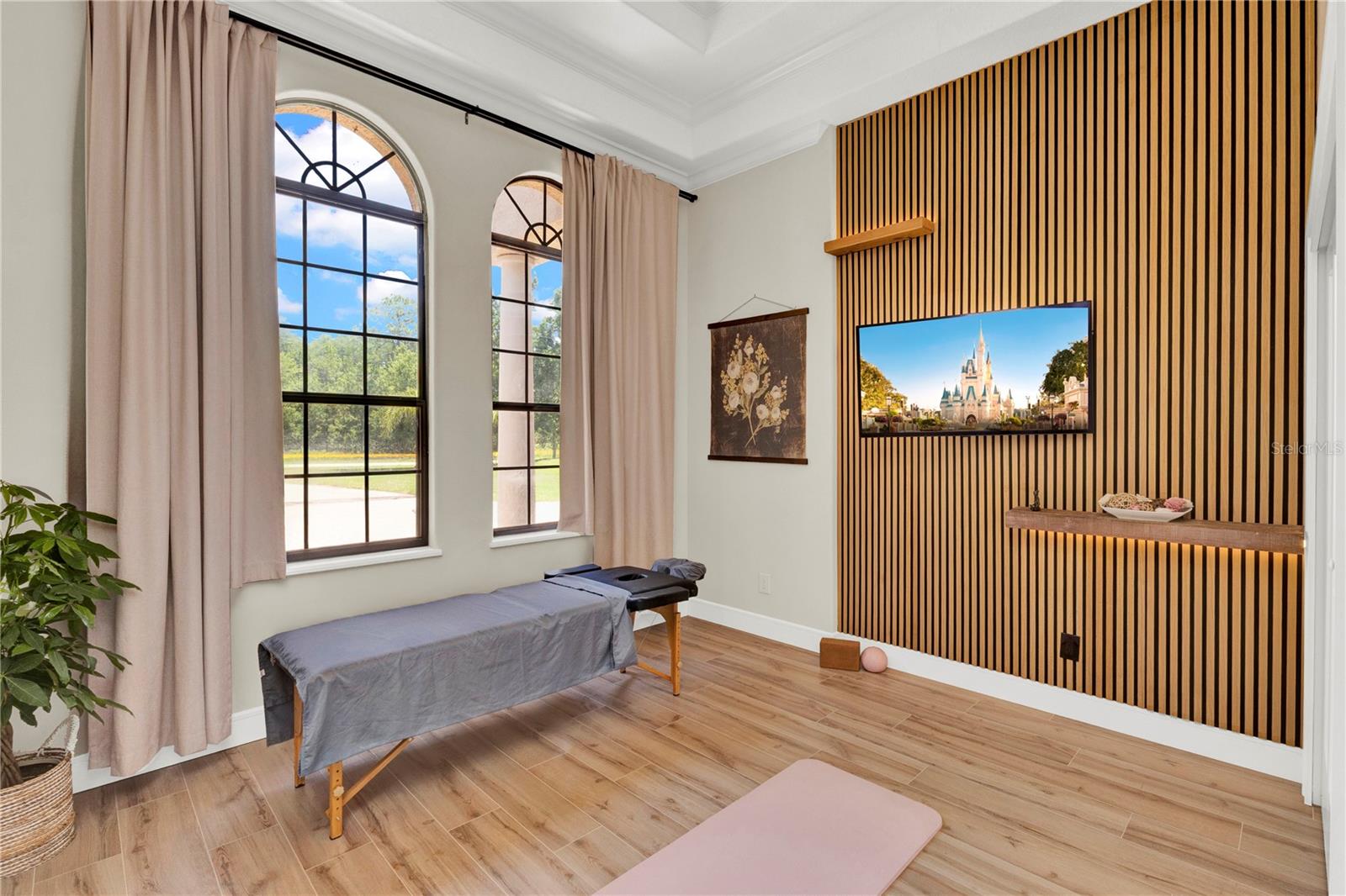 2ND PRIMARY SUITE WITH EN-SUITE