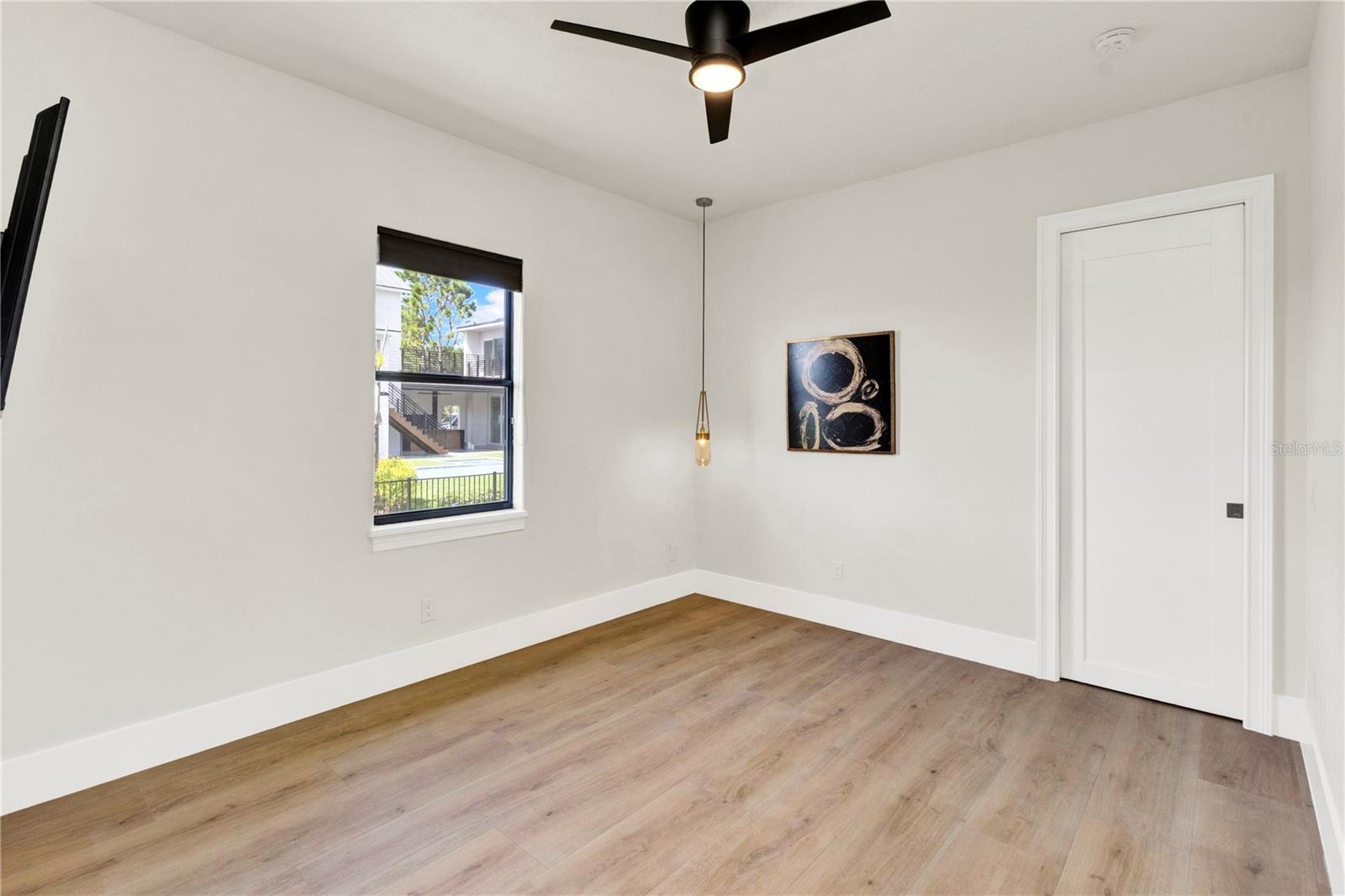2ND PRIMARY SUITE WITH WALK IN CLOSET