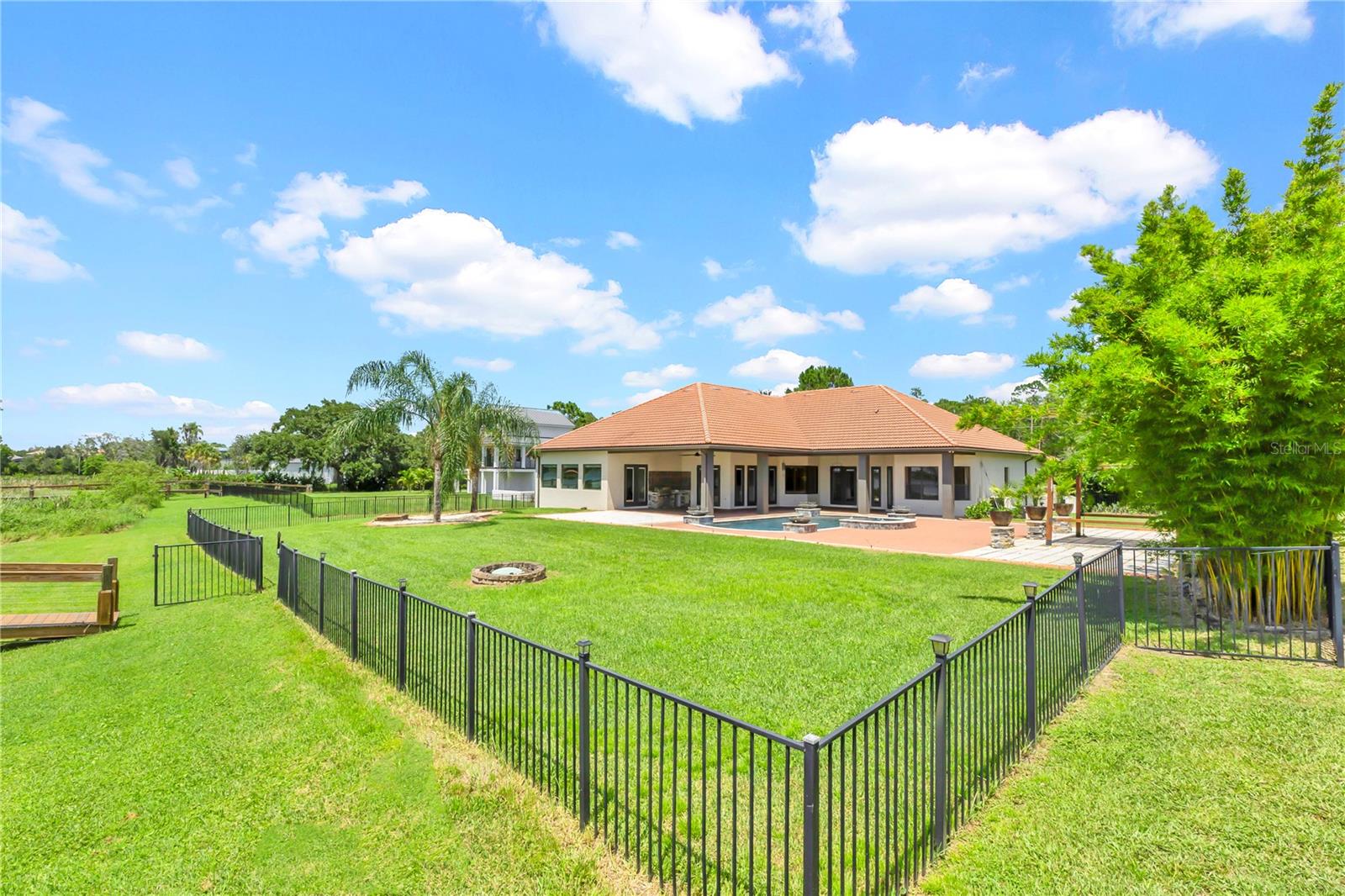 OVER SIZED BACK YARD NO HOA
