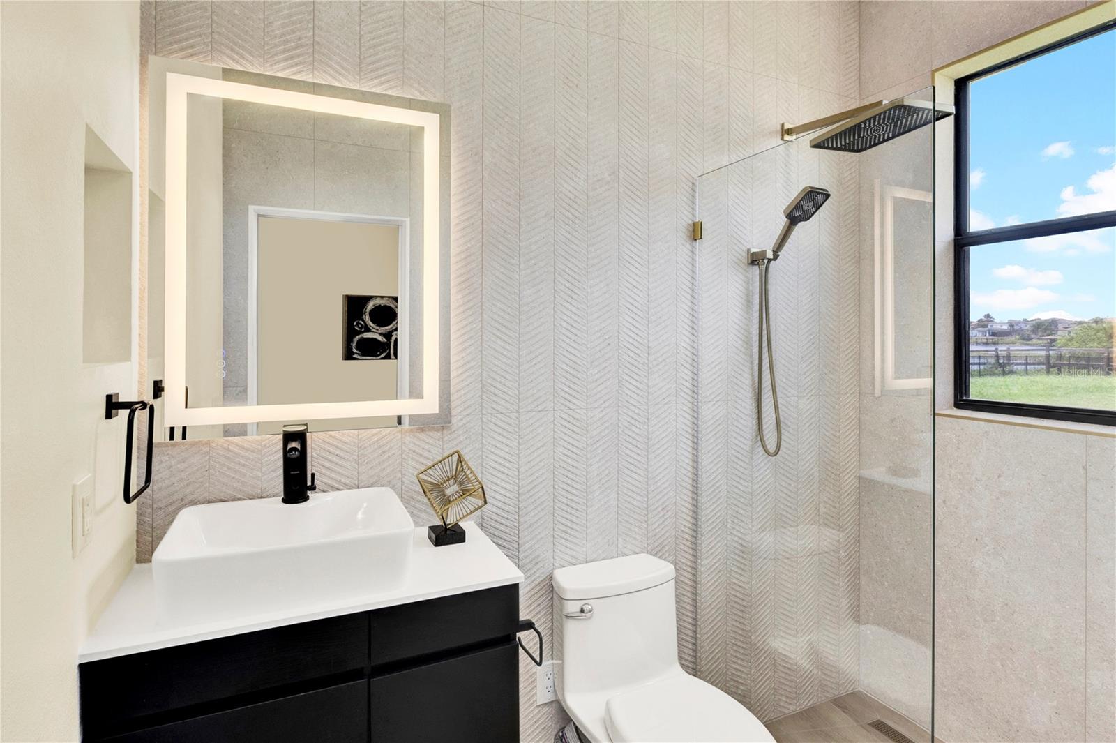 ENSUITE FOR 2ND PRIMARY BEDROOM