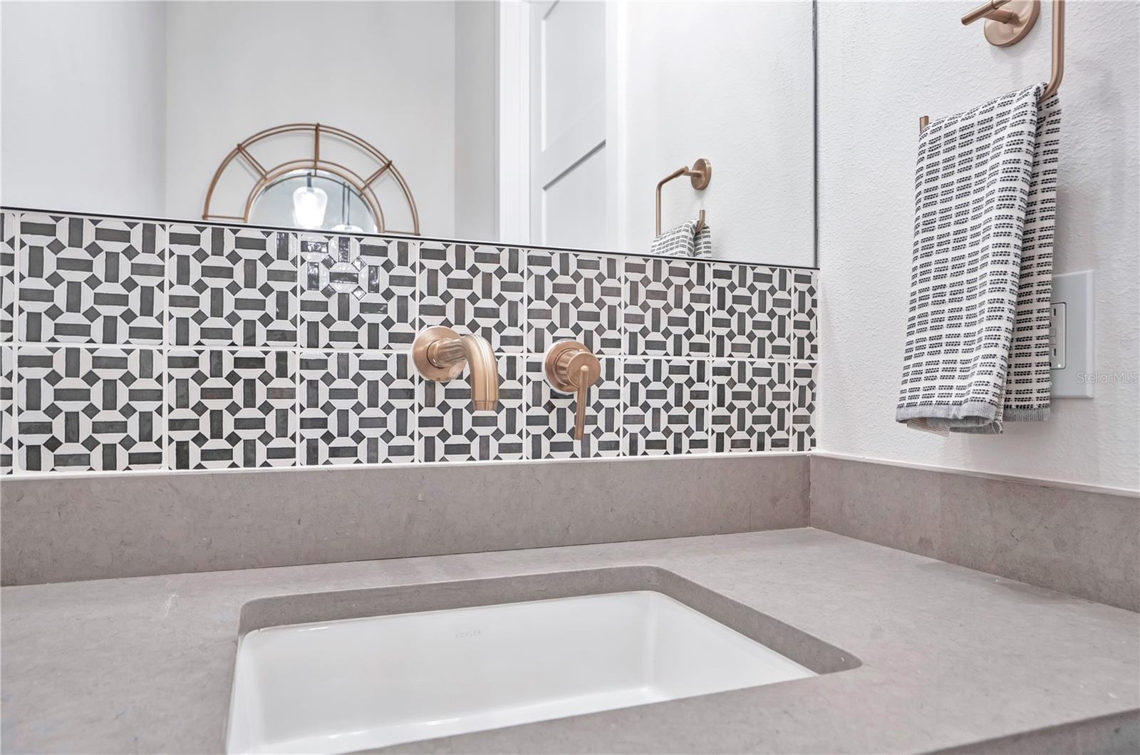 Powder bath