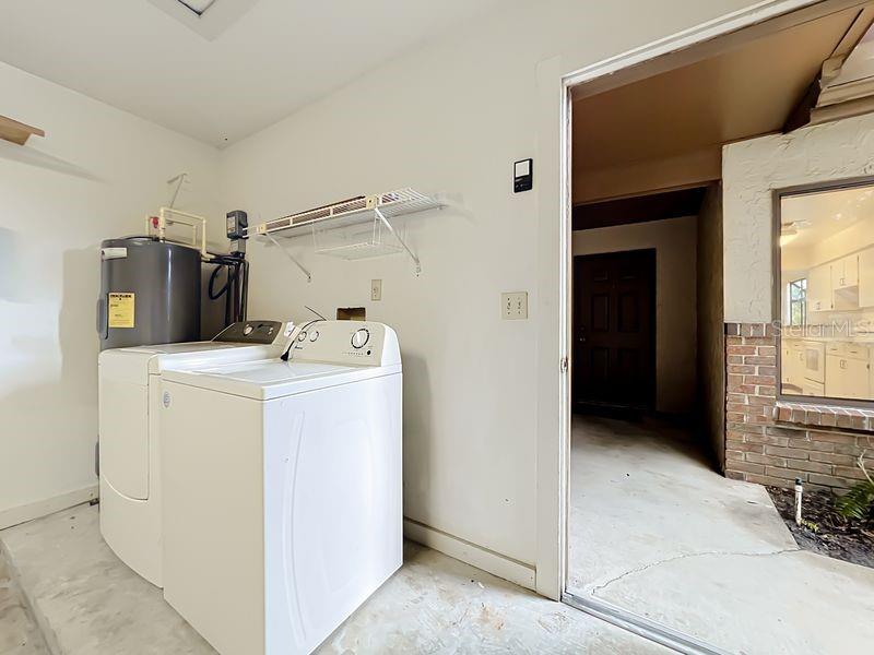 Washer & Dryer Included In Garage