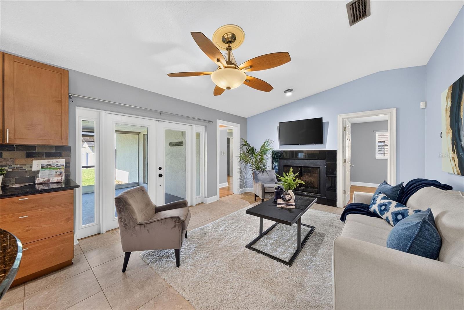 Family Room13'x13'