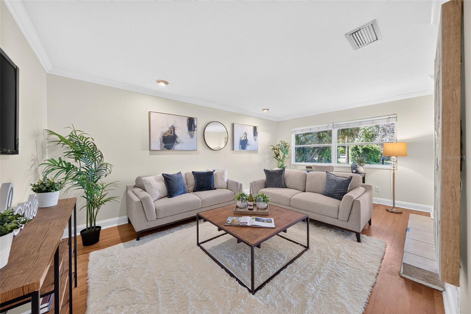 Living Room19'x13'