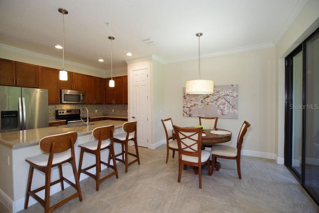 DINING ROOM AND KITCHEN VIEWS