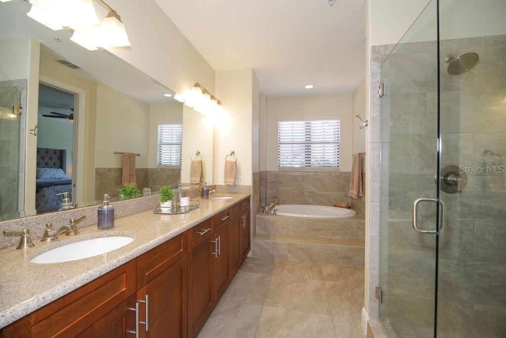 PRIMARY BEDROOM EN-SUITE BATHROOM