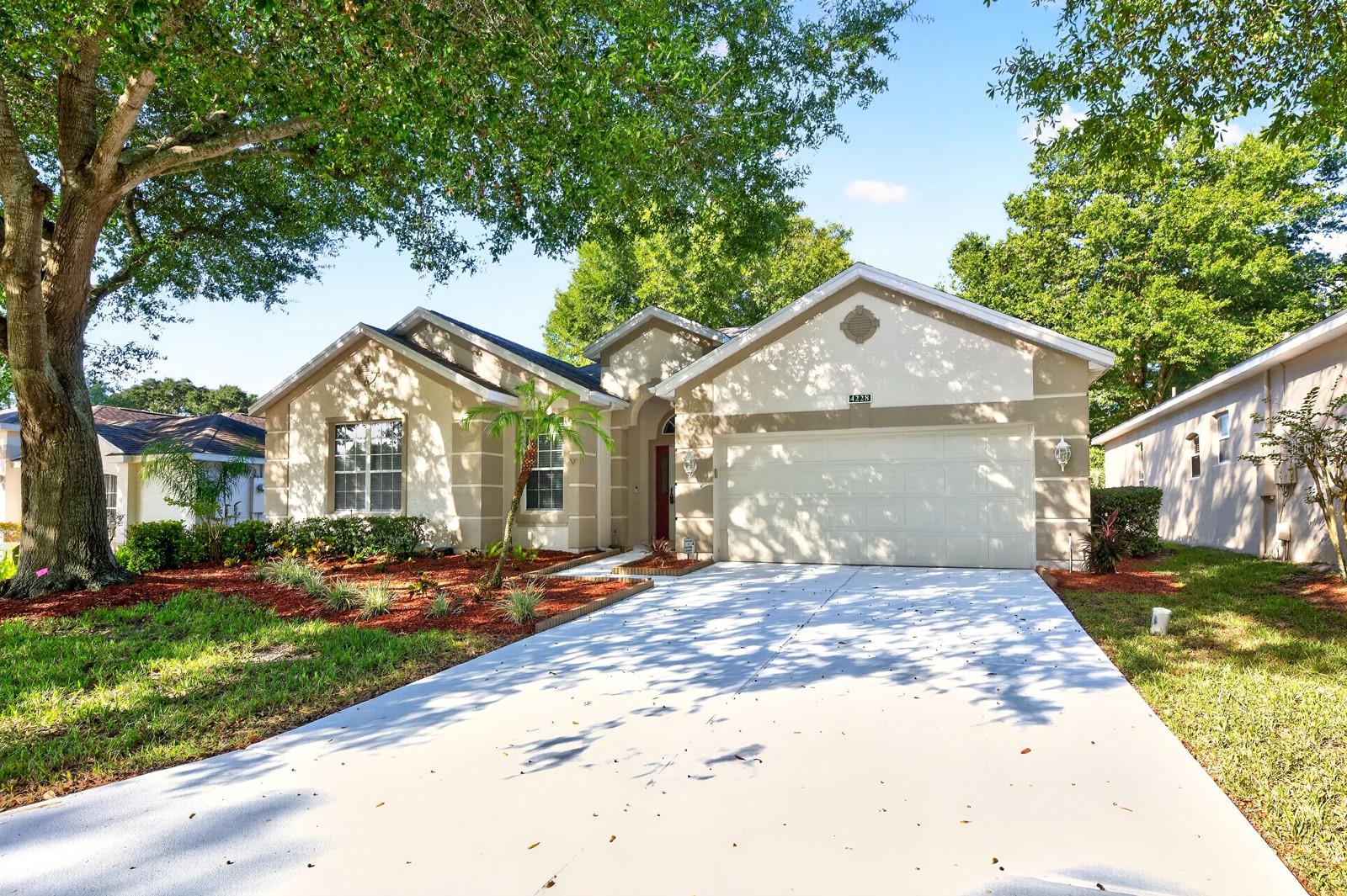 Whether you're welcoming loved ones for a visit, enjoying a quiet afternoon at home or heading out to explore ALL THAT CLERMONT HAS TO OFFER, there's plenty here to make you FEEL RIGHT AT HOME.