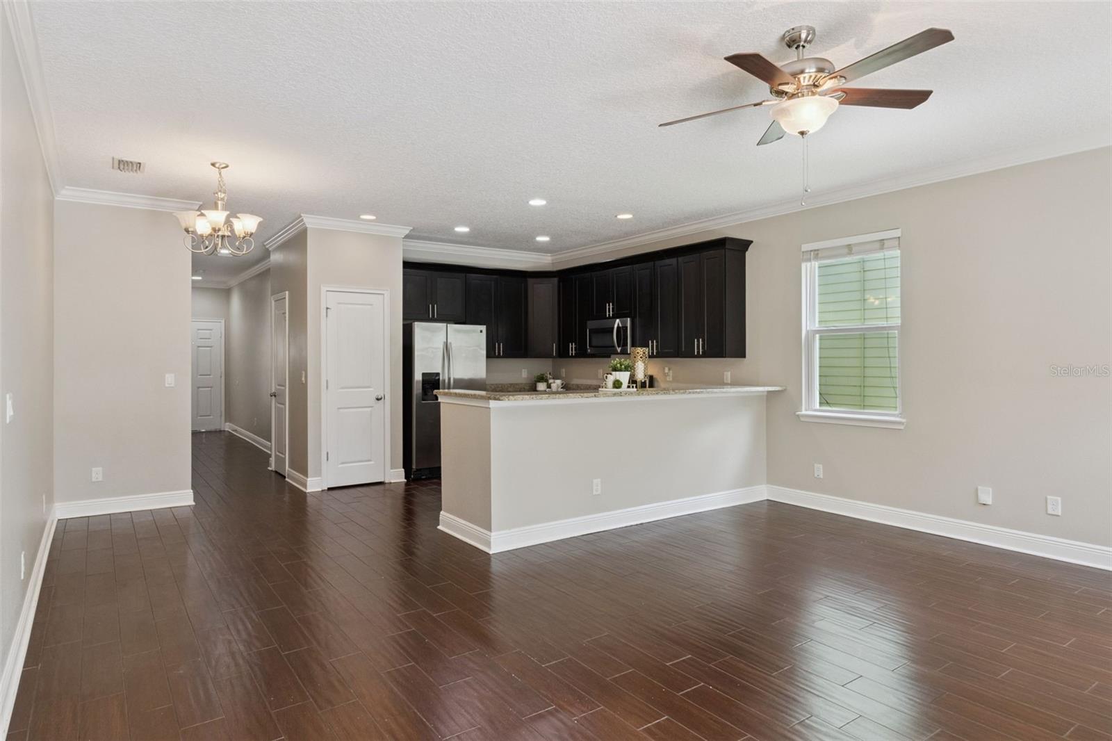 2546 living area