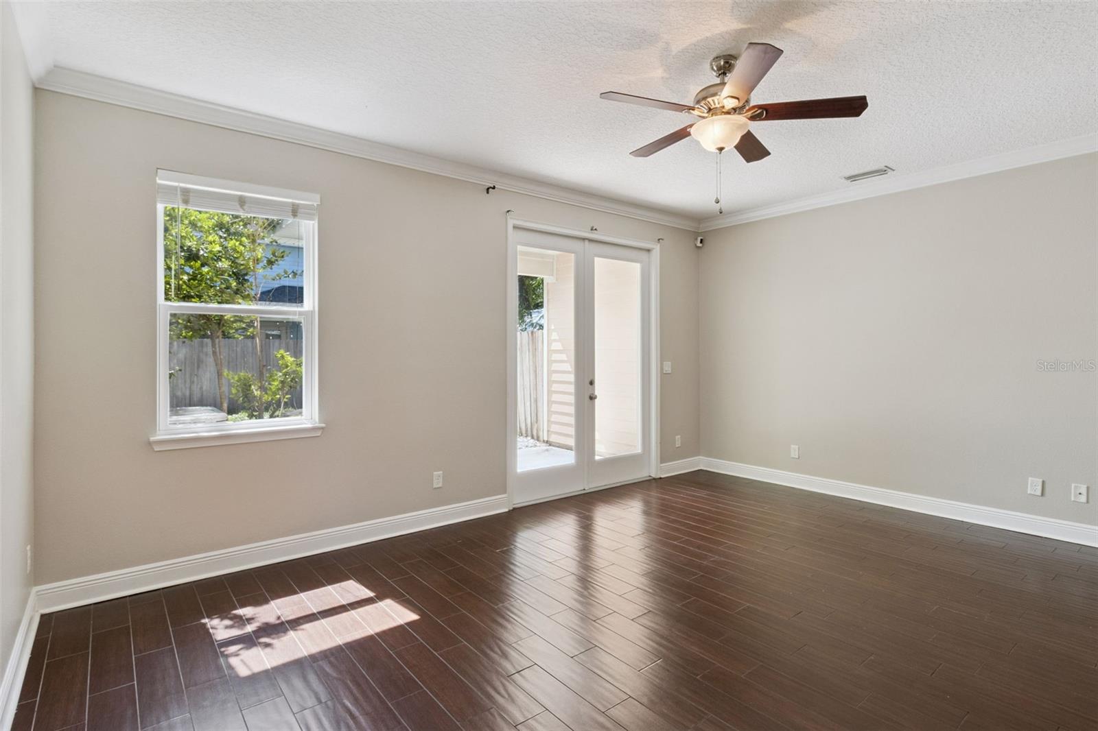 2546 living area