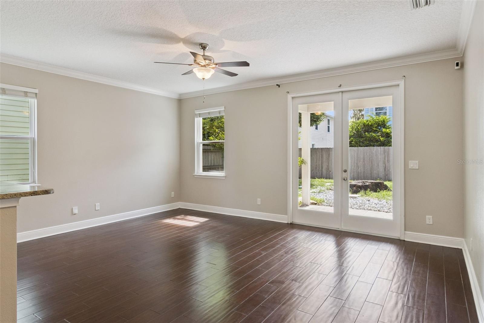 2546 living area