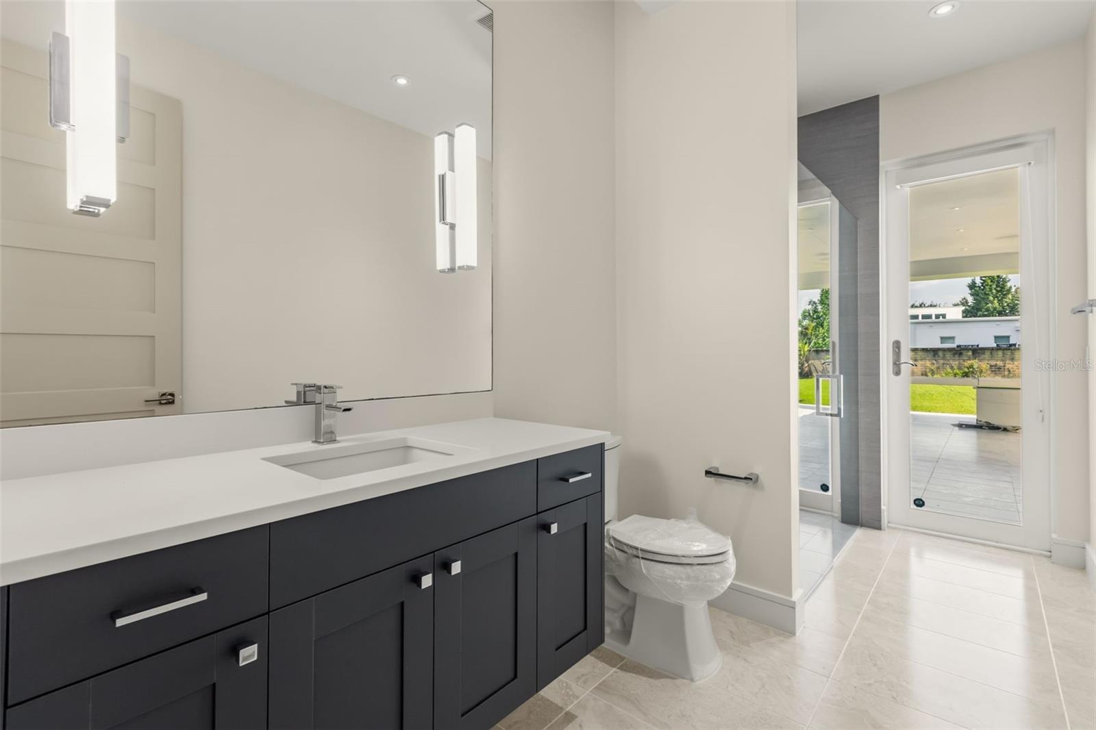 Full Bathroom - 1st floor