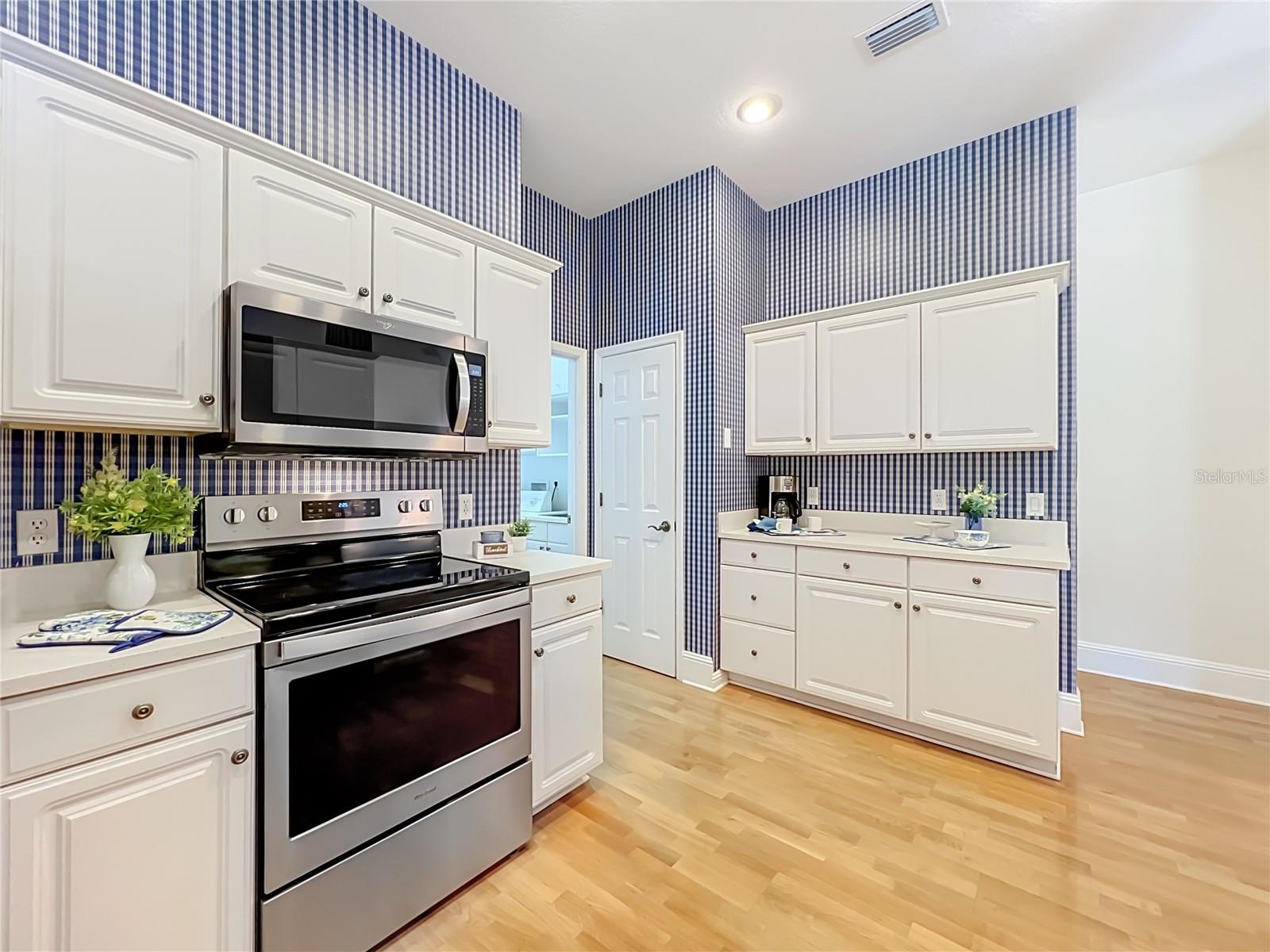 NEWER STAINLESS APPLIANCES