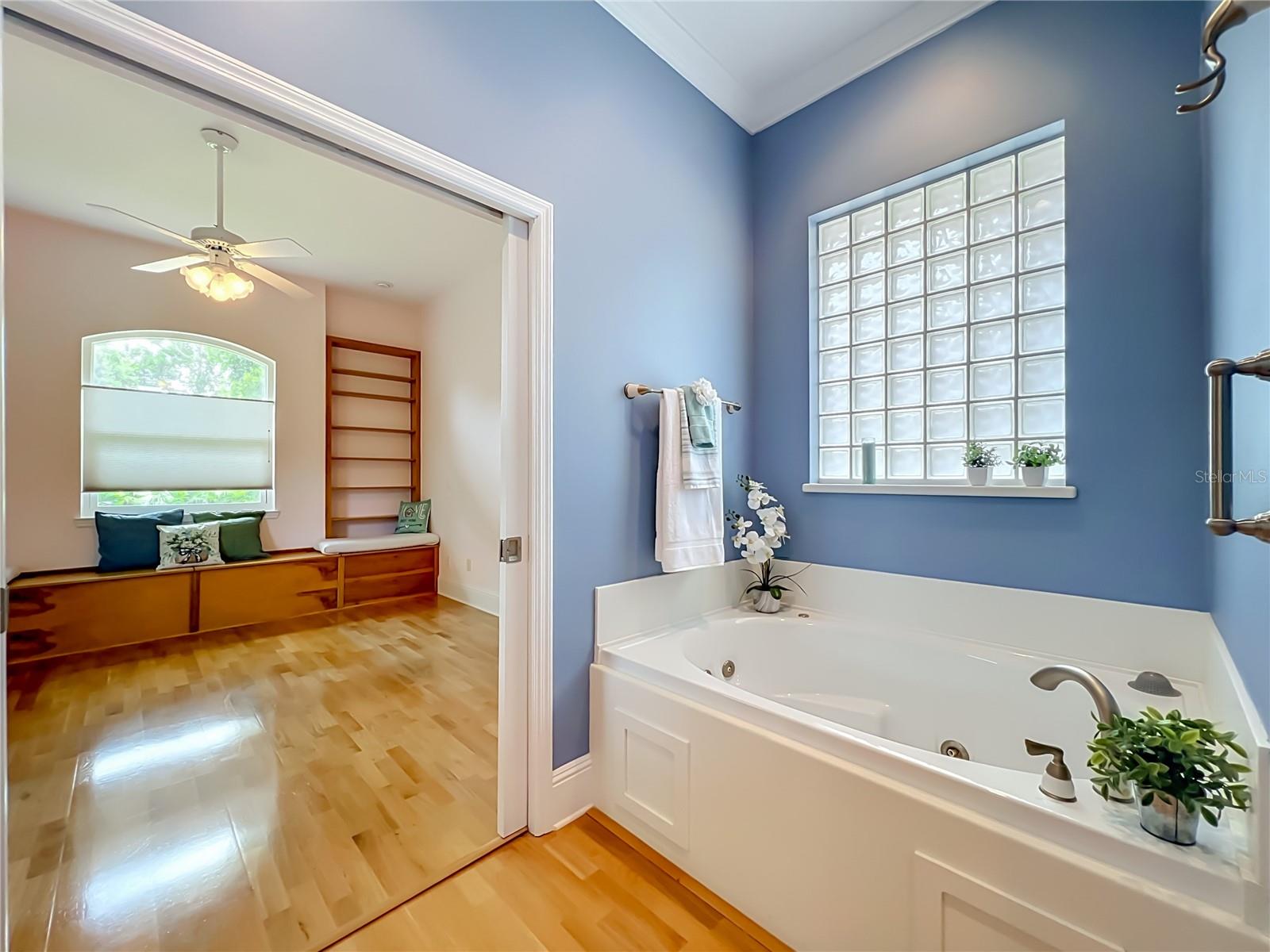 PRIMARY JACUZZI SOAKING TUB