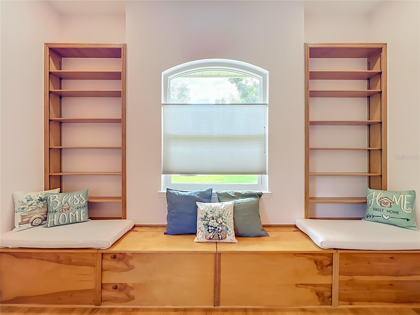 BUILT N BOOK SHELVING & BENCH SEATING W STORAGE
