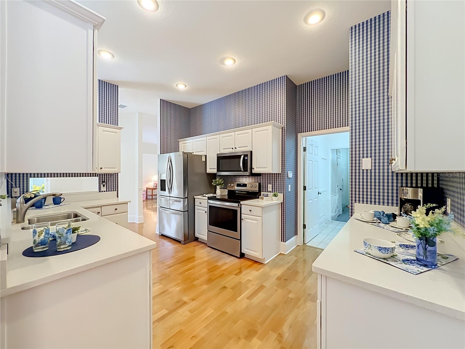 SOLID SURFACE COUNTERS