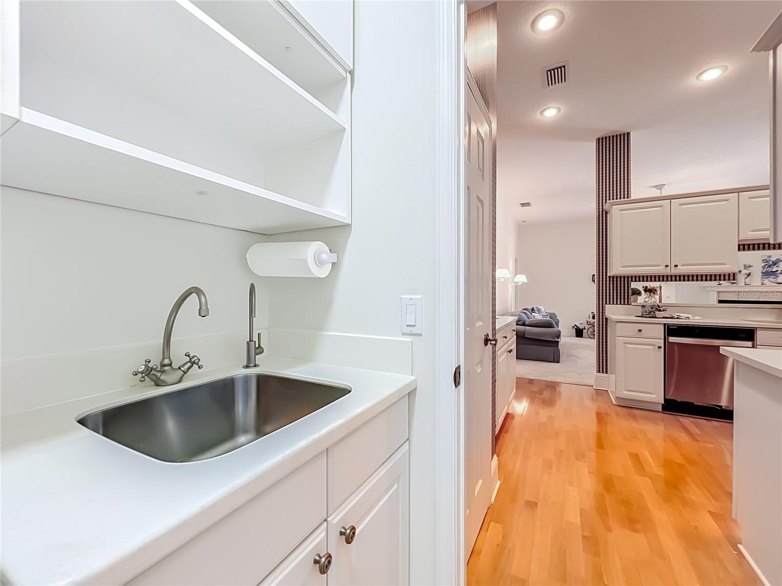 LAUNDRY UTILITY SINK