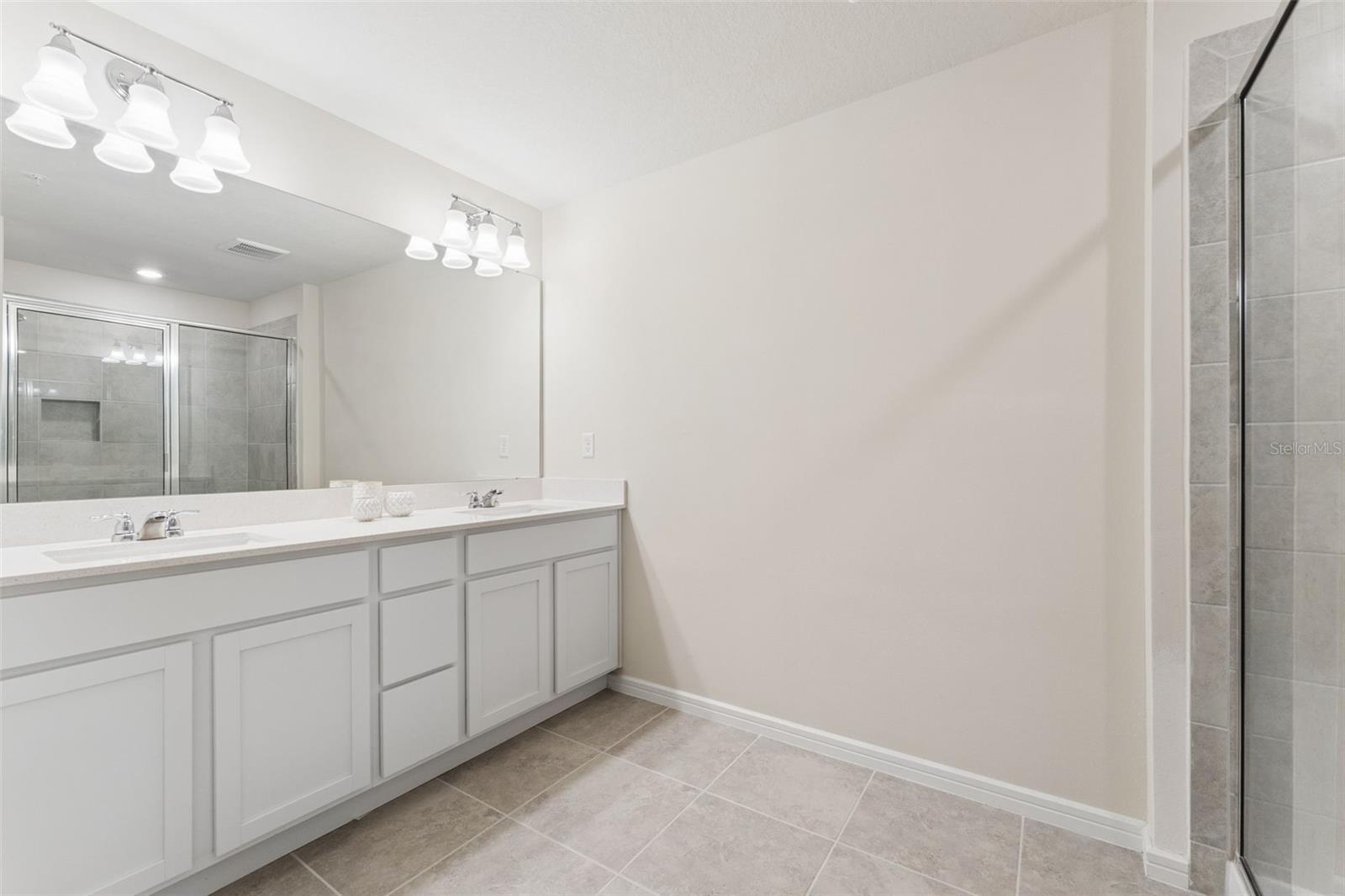 Primary En-Suite Bath