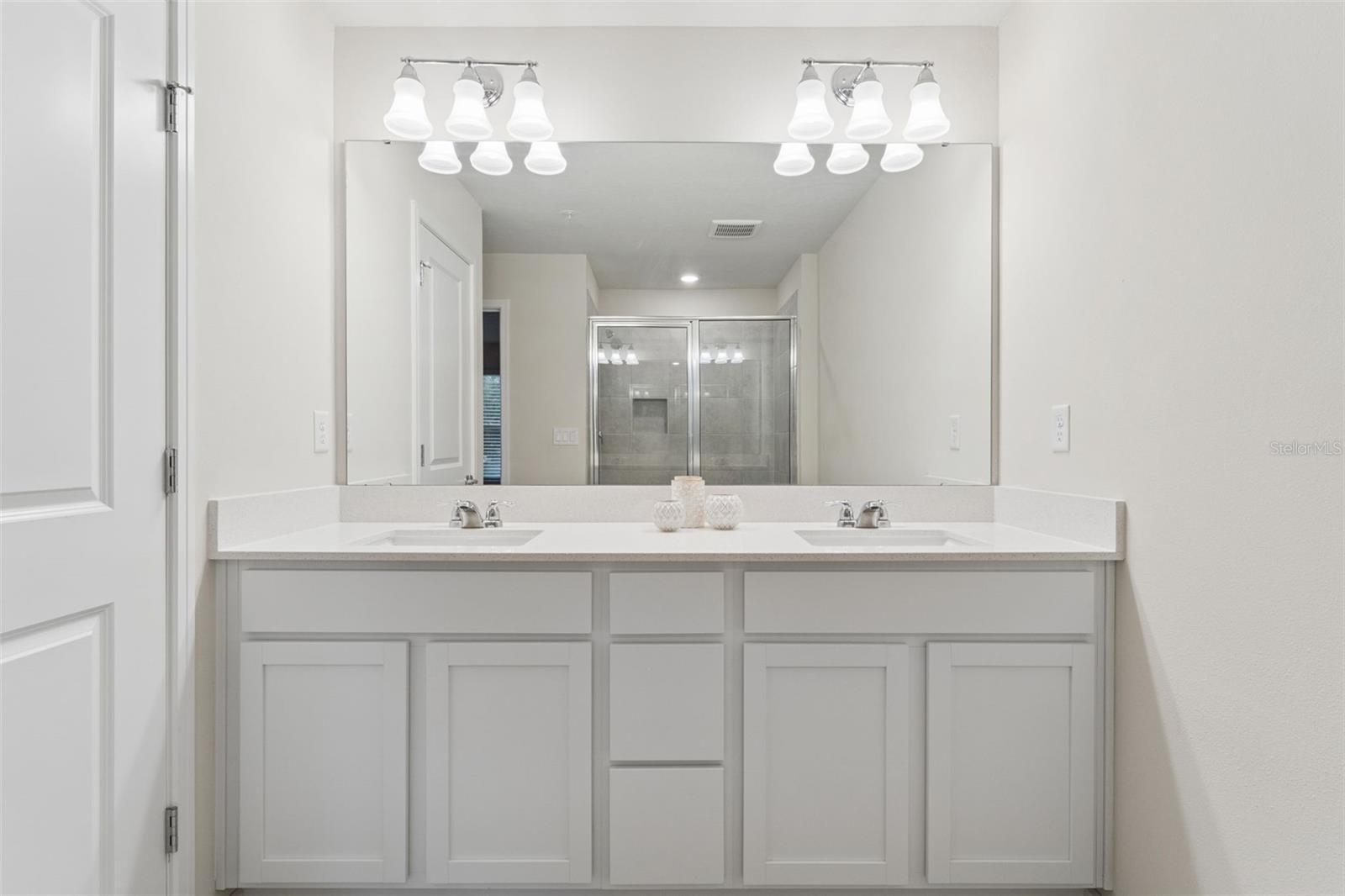 Primary En-Suite Bath
