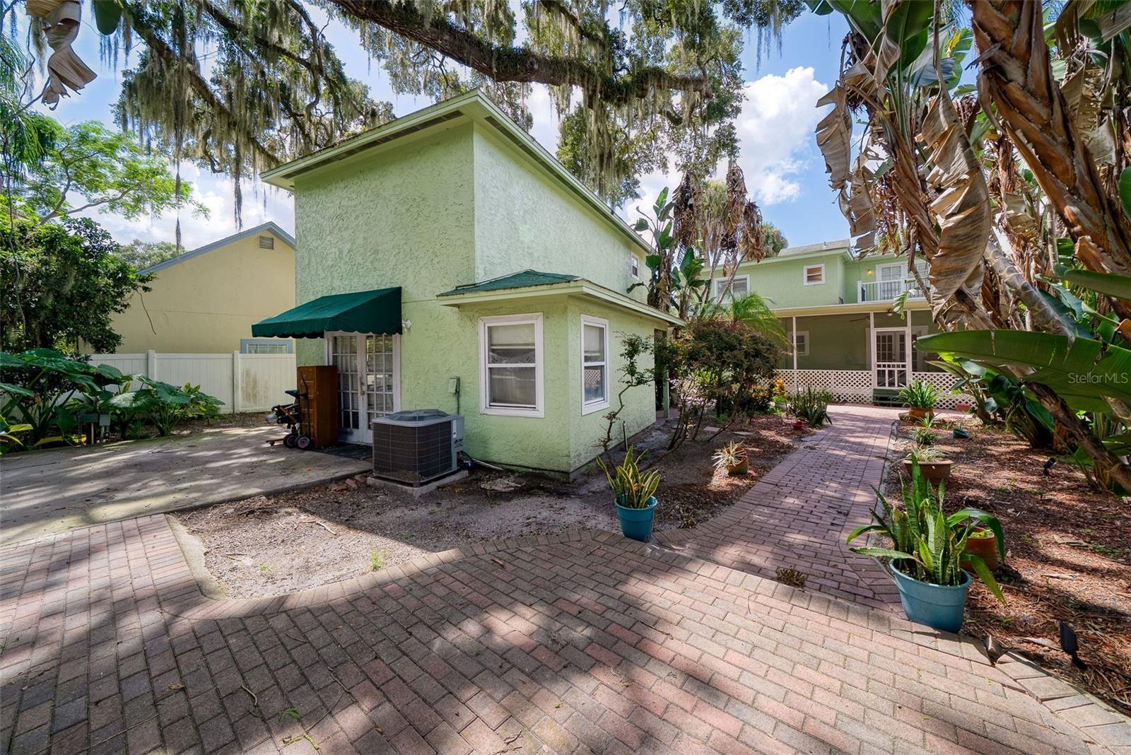 813 GREENWOOD STREET, Orlando, FL 32801