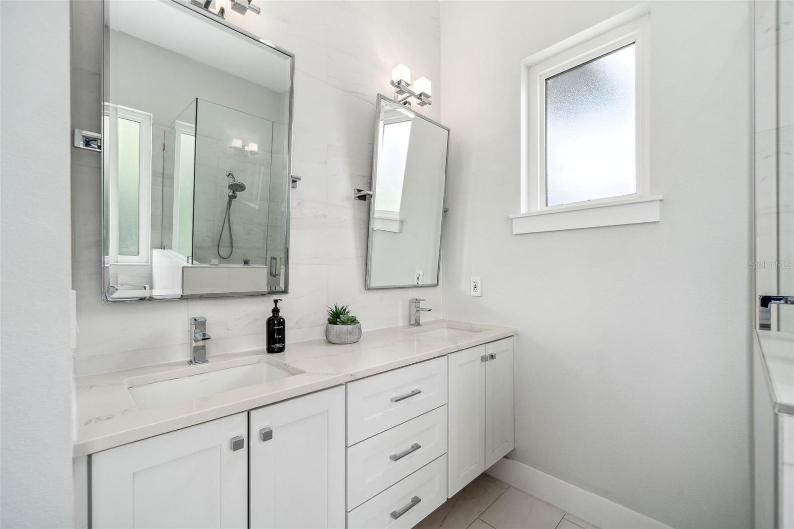 Dual Sinks in Primary Bath