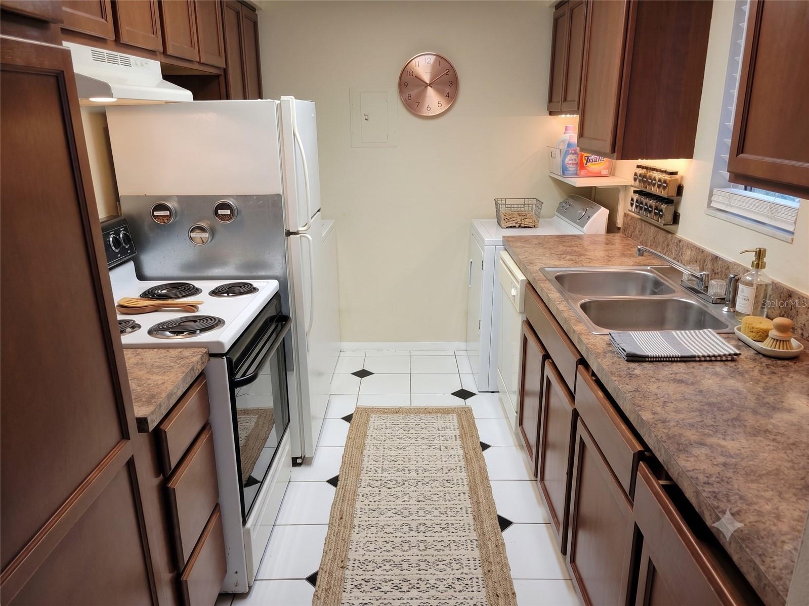 4322 LAKEWAY DRIVE, #13F, Orlando, FL 32839