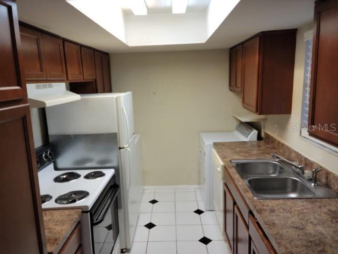 4322 LAKEWAY DRIVE, #13F, Orlando, FL 32839