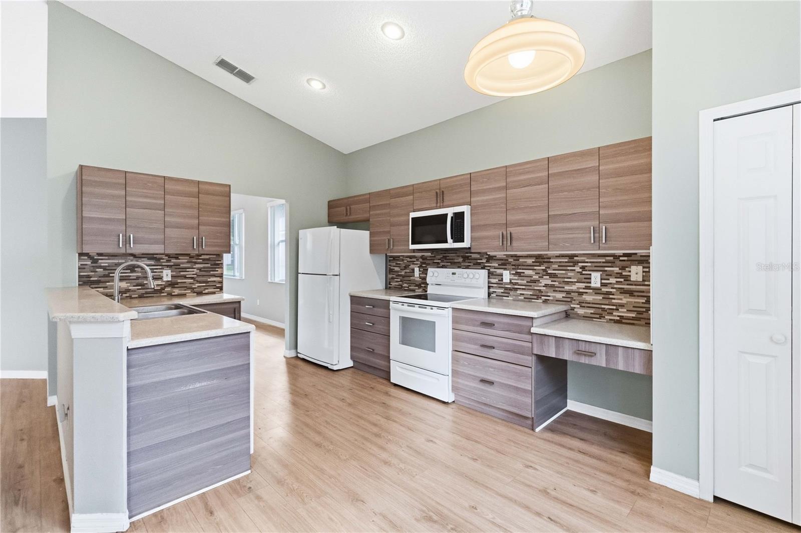 2412 RUNYON CIRCLE, Orlando, FL 32837