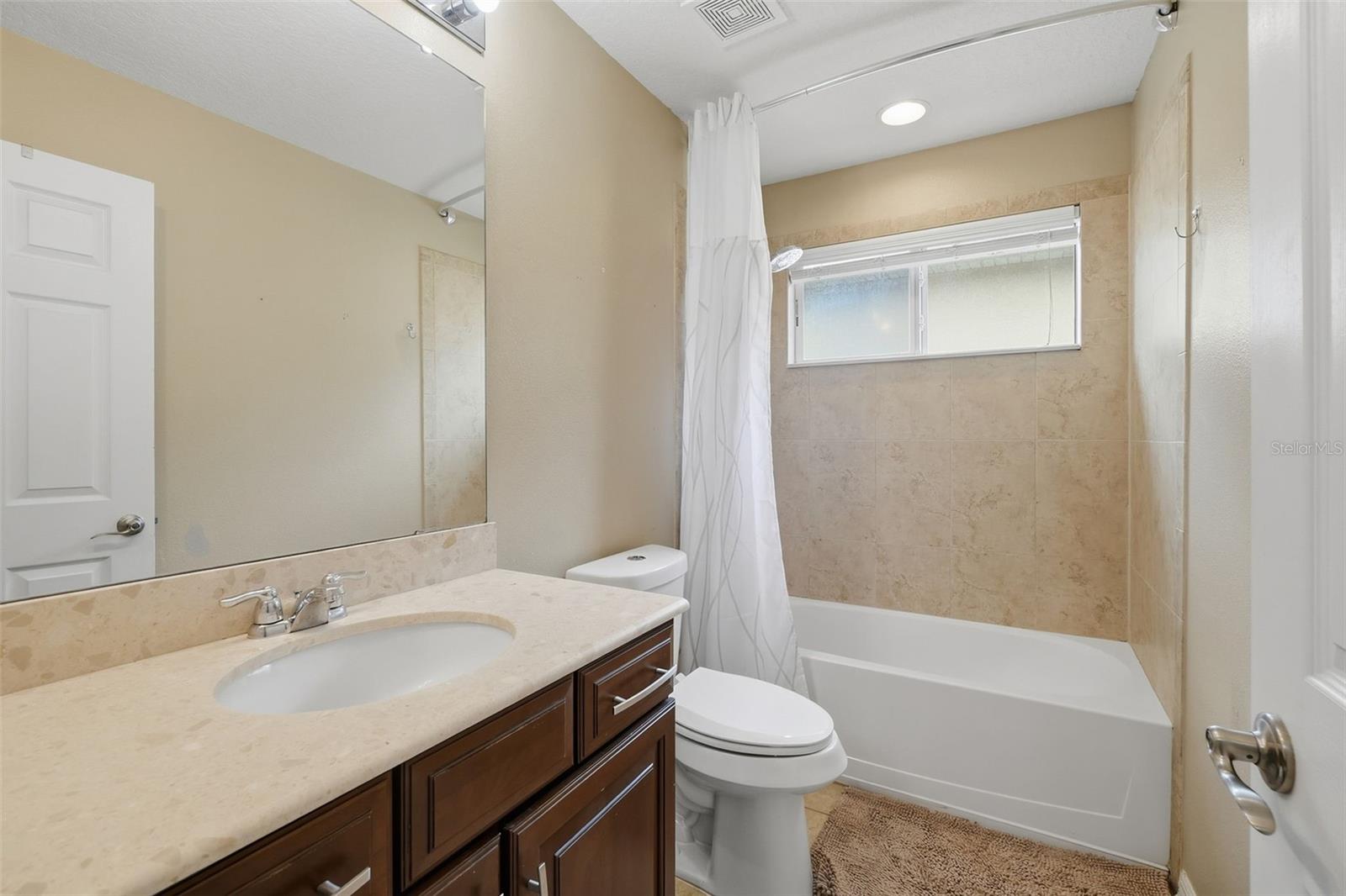 Buest bathroom - 2nd floor