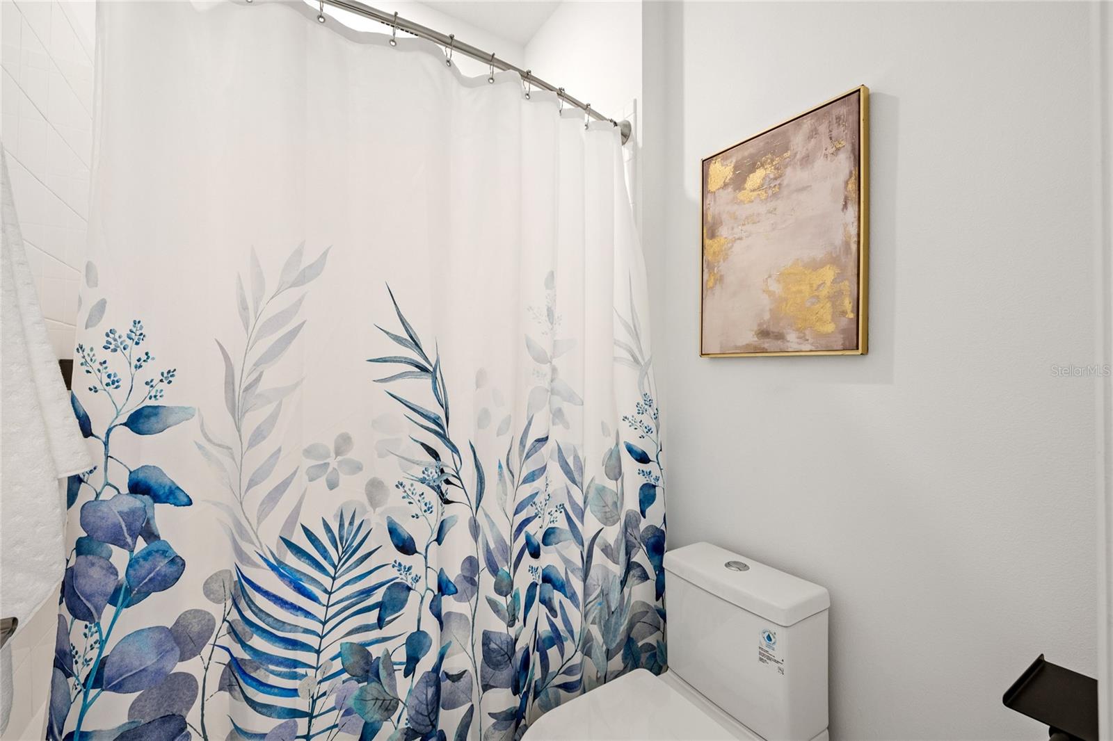 Guest Bathroom 1, First Floor